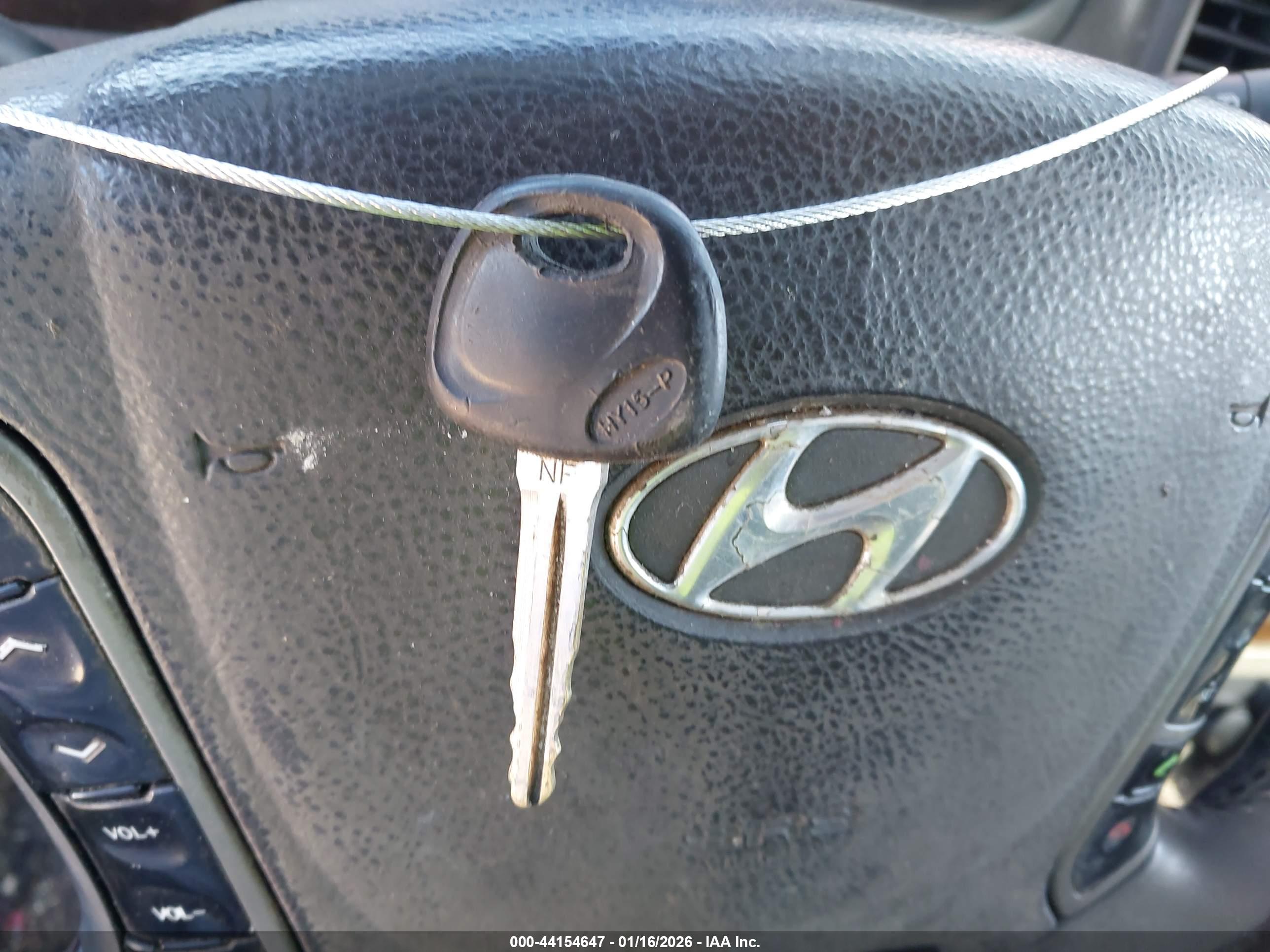HYUNDAI SANTA image 11