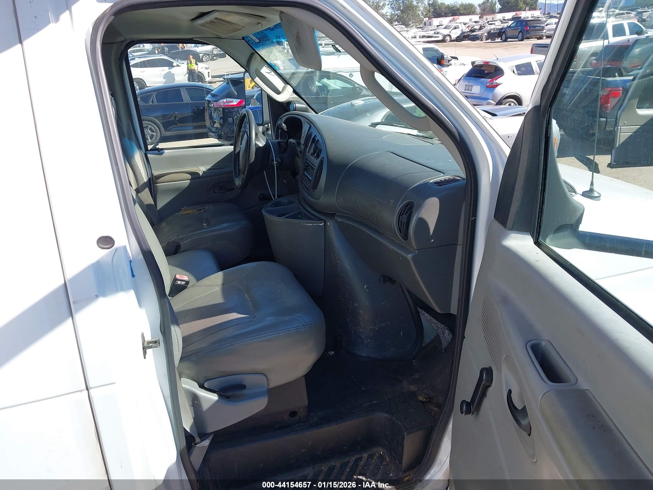 FORD E-450 image 5