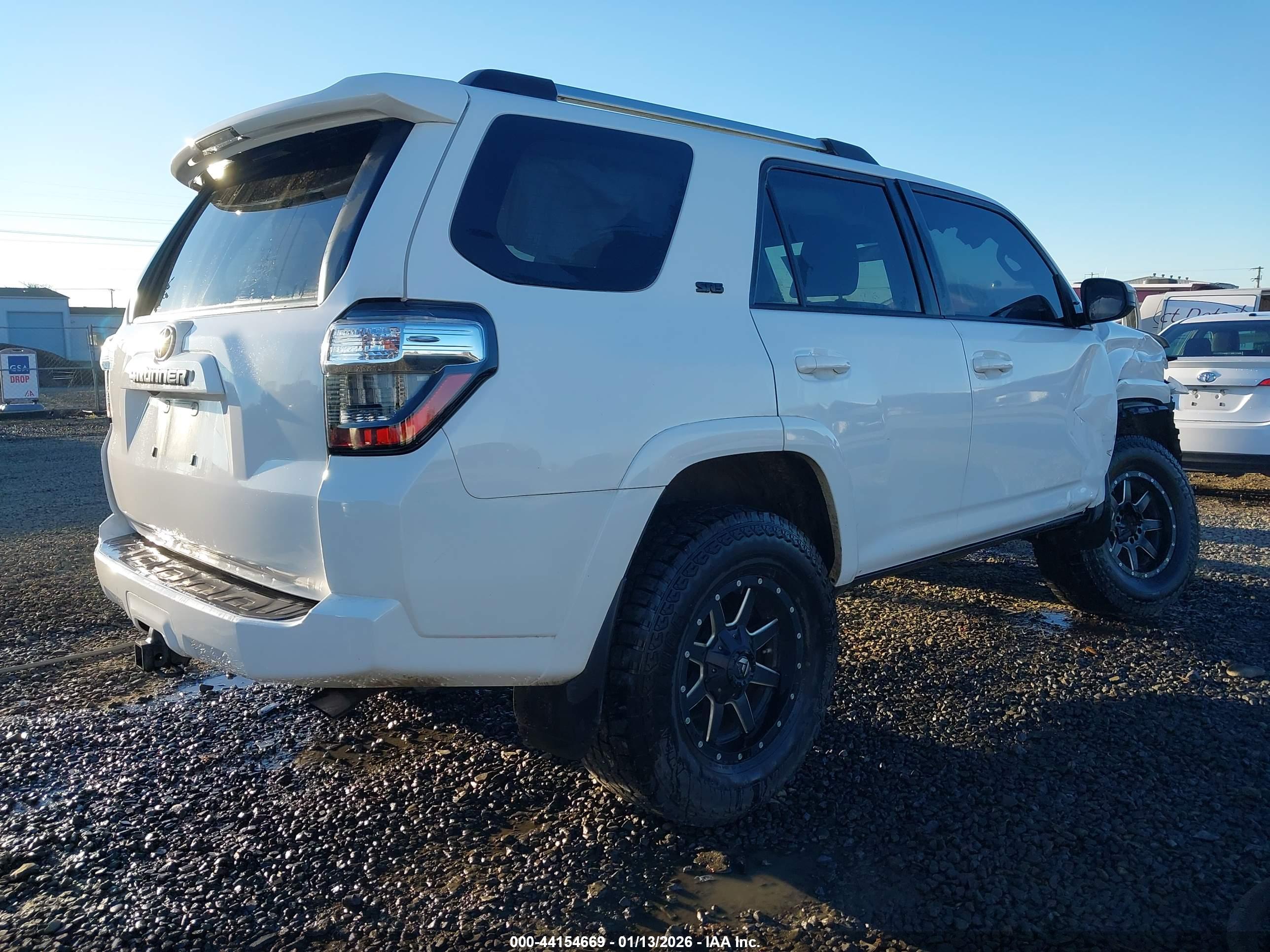 TOYOTA 4RUNNER image 4