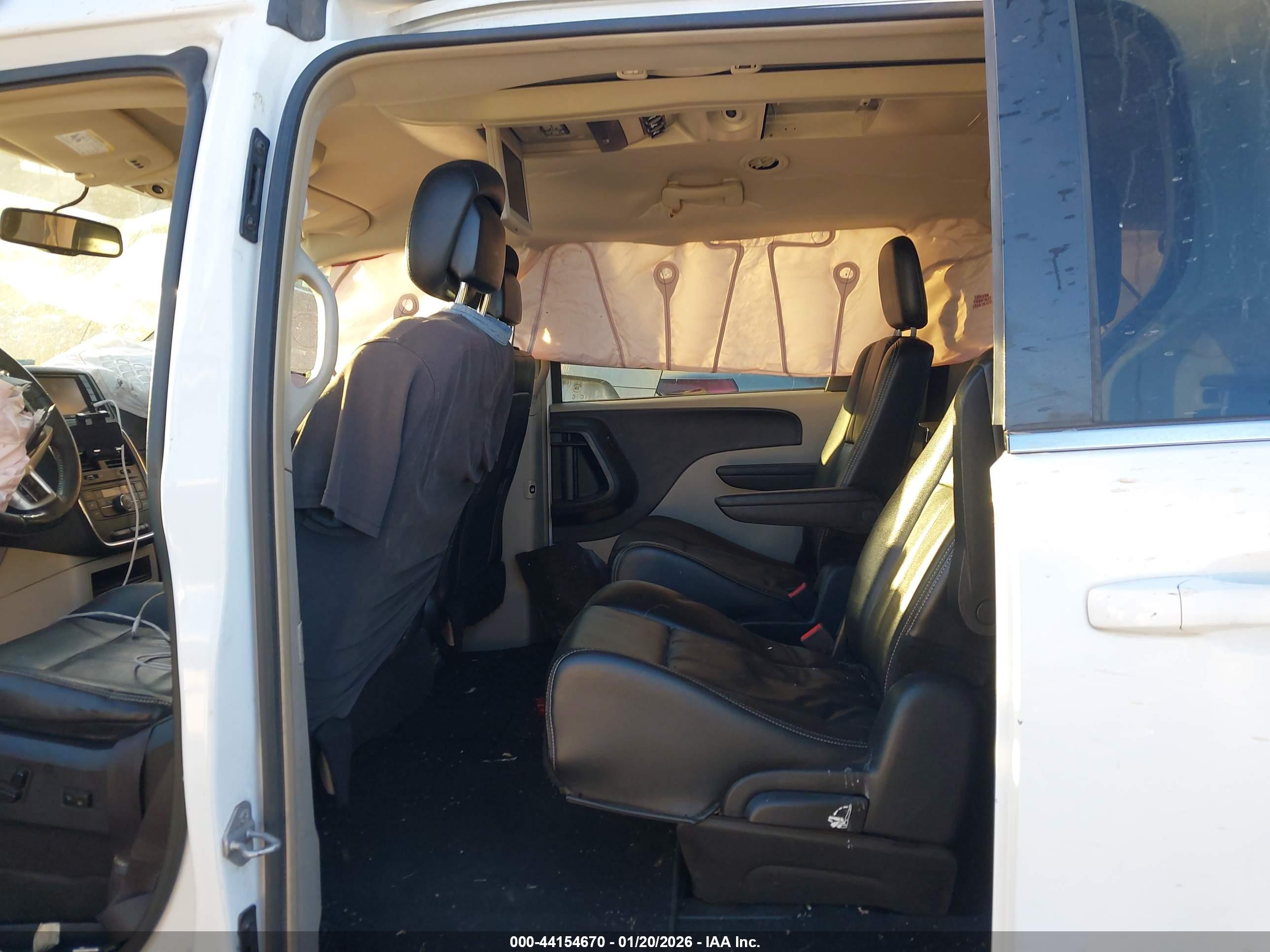 CHRYSLER TOWN image 8