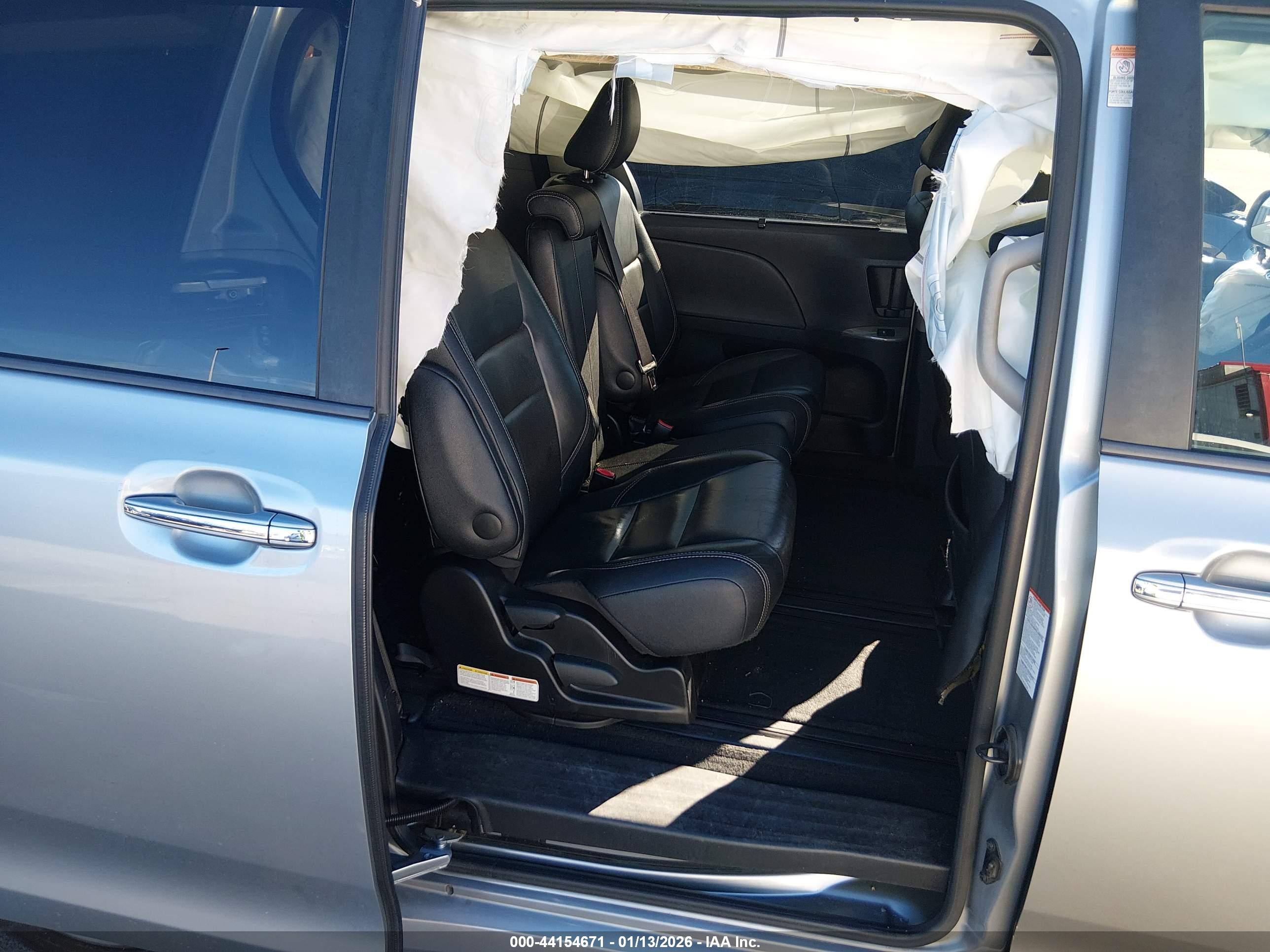 TOYOTA SIENNA image 8