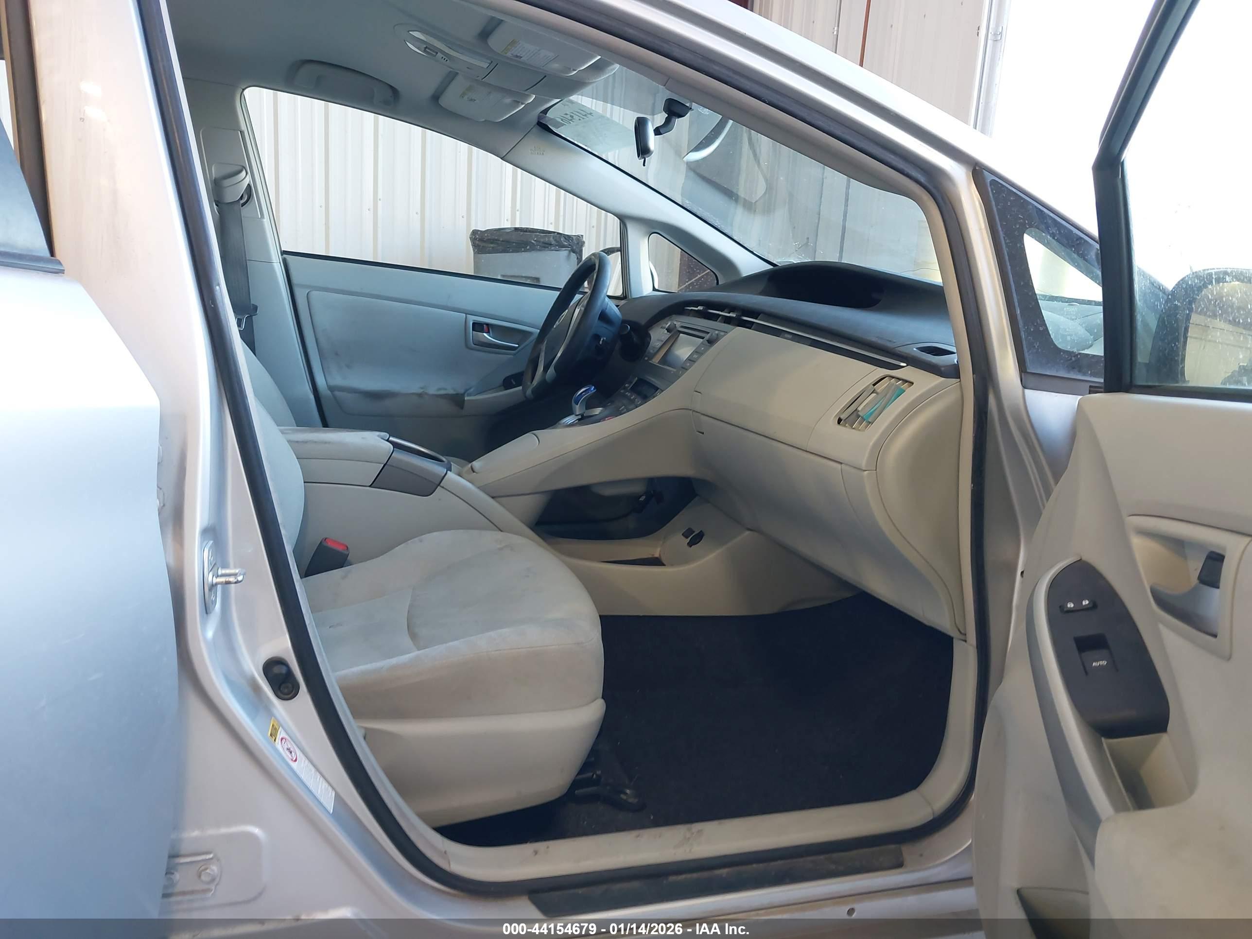 TOYOTA PRIUS image 5