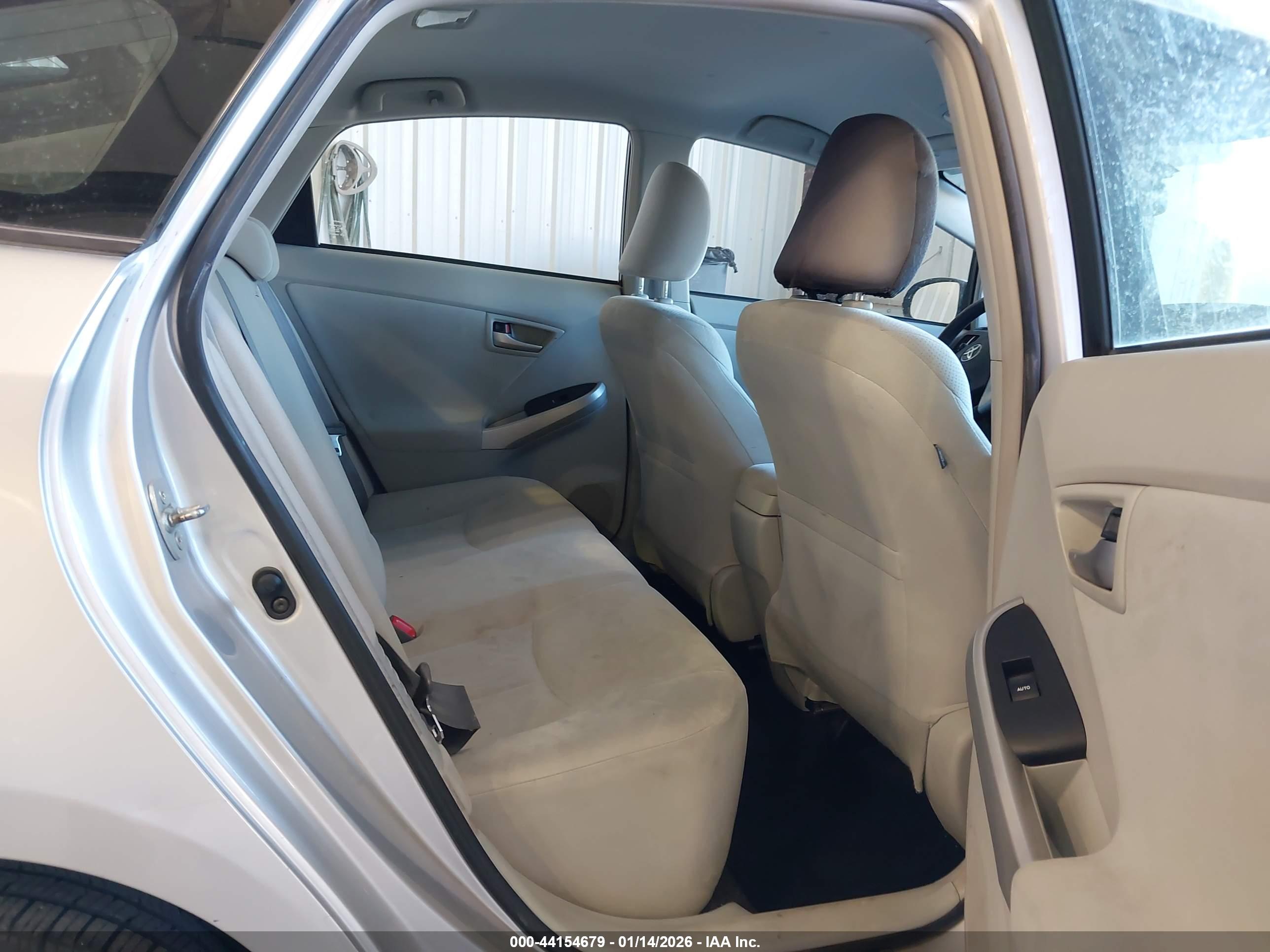 TOYOTA PRIUS image 8