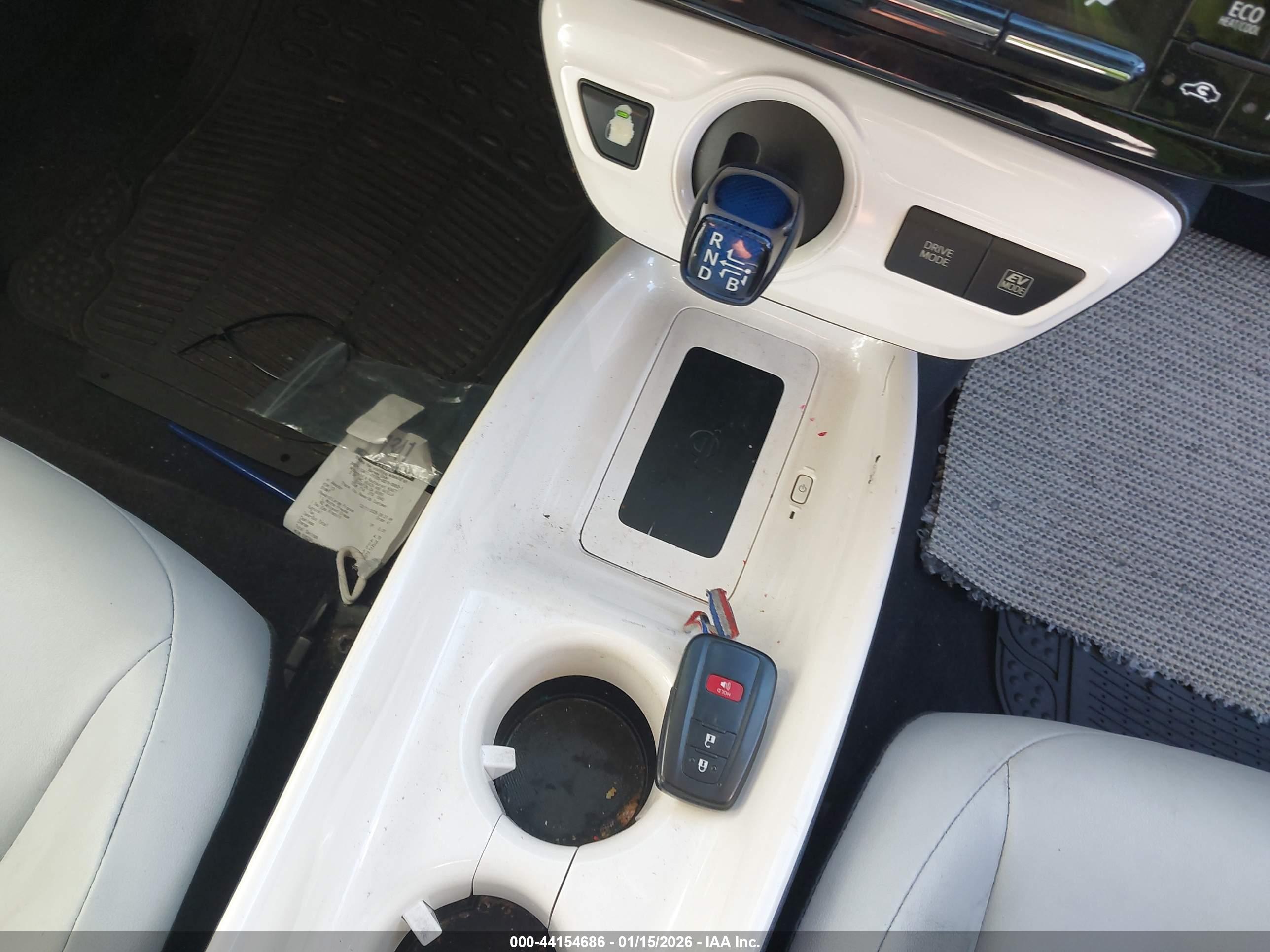 TOYOTA PRIUS image 11