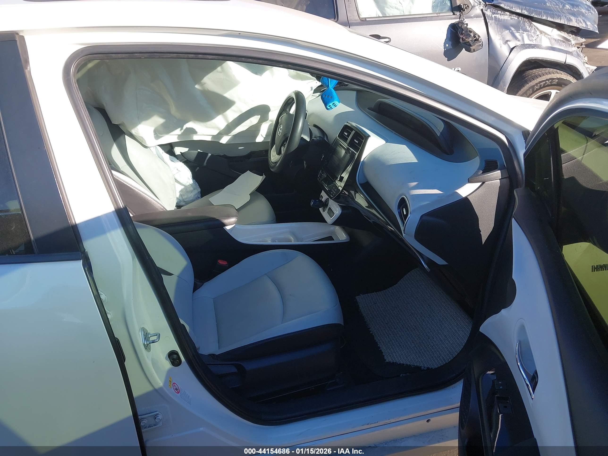 TOYOTA PRIUS image 5