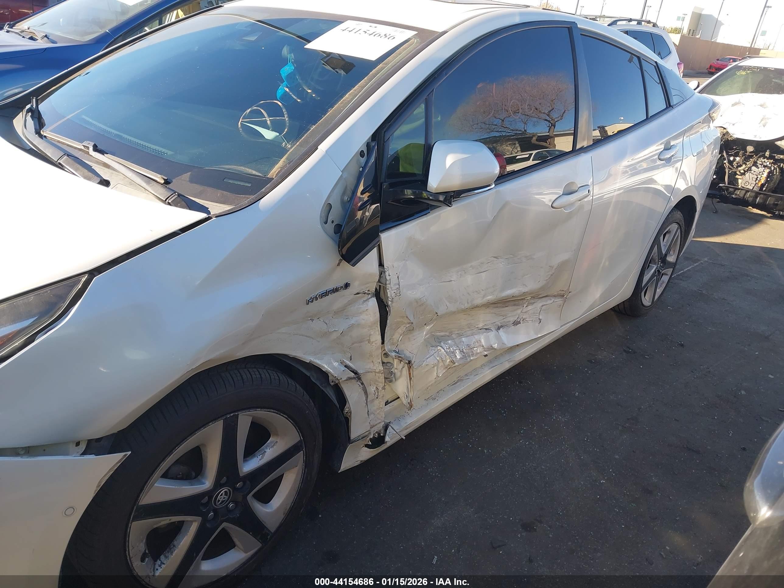 TOYOTA PRIUS image 6