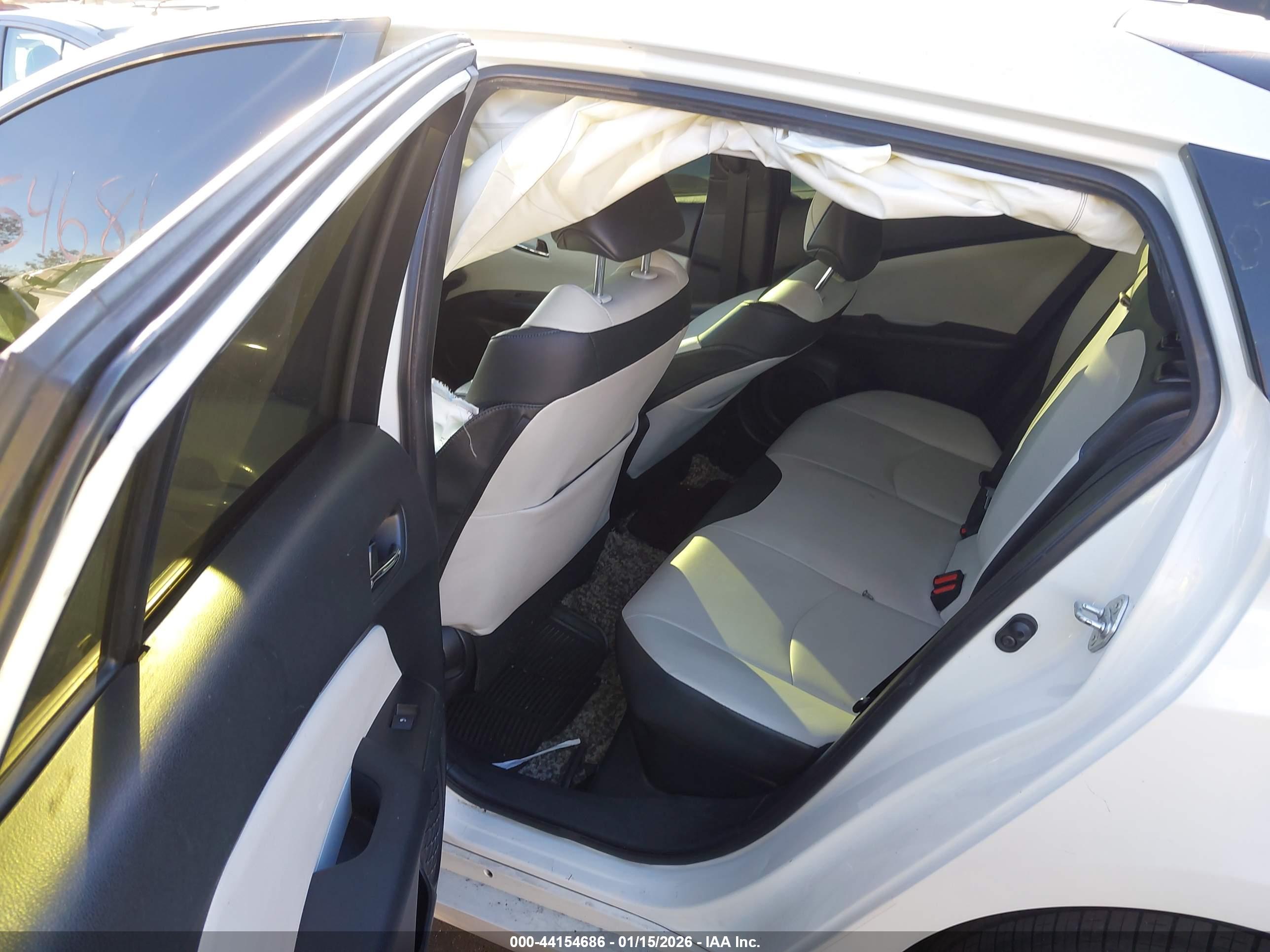 TOYOTA PRIUS image 8