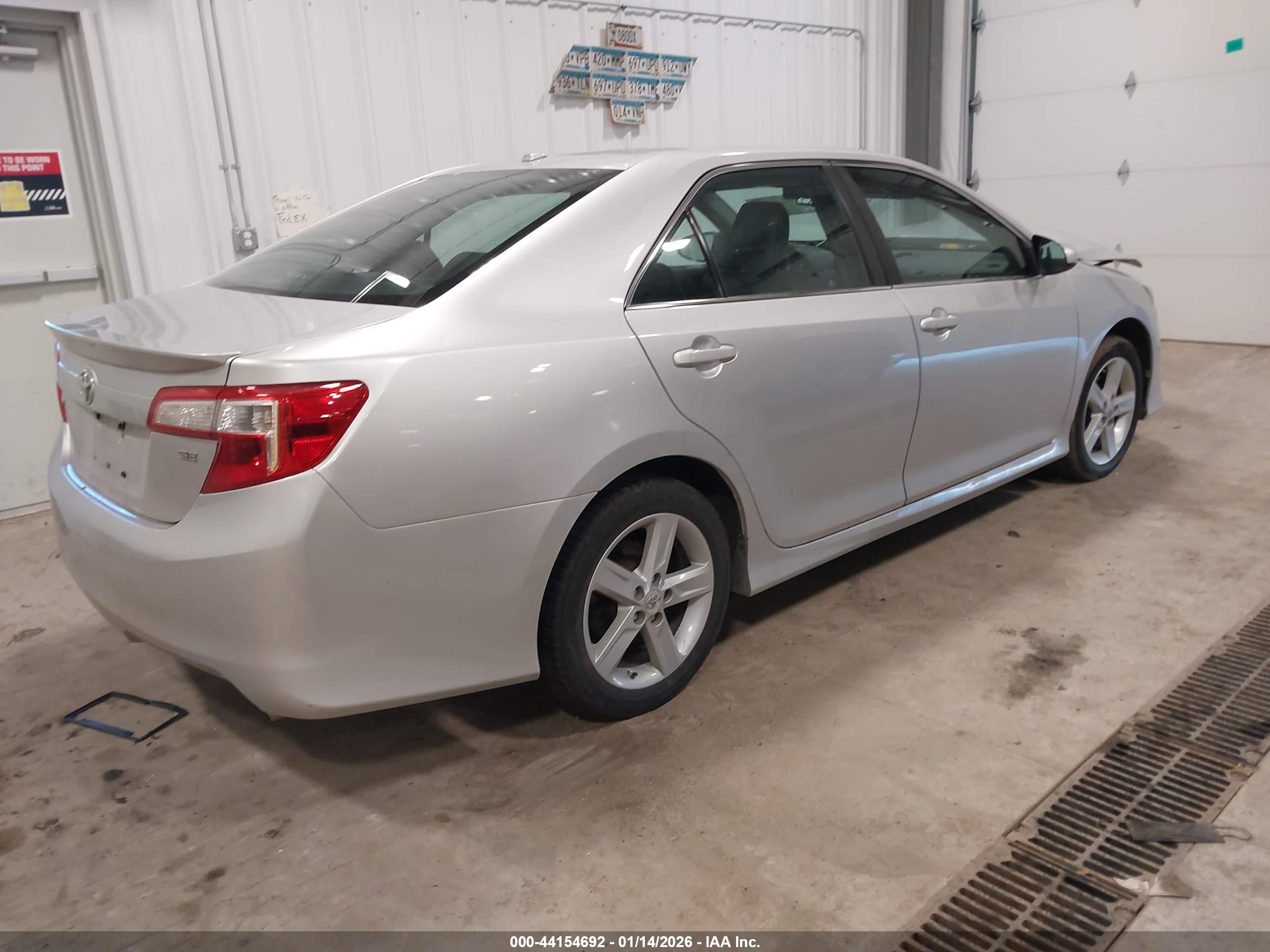 TOYOTA CAMRY image 4