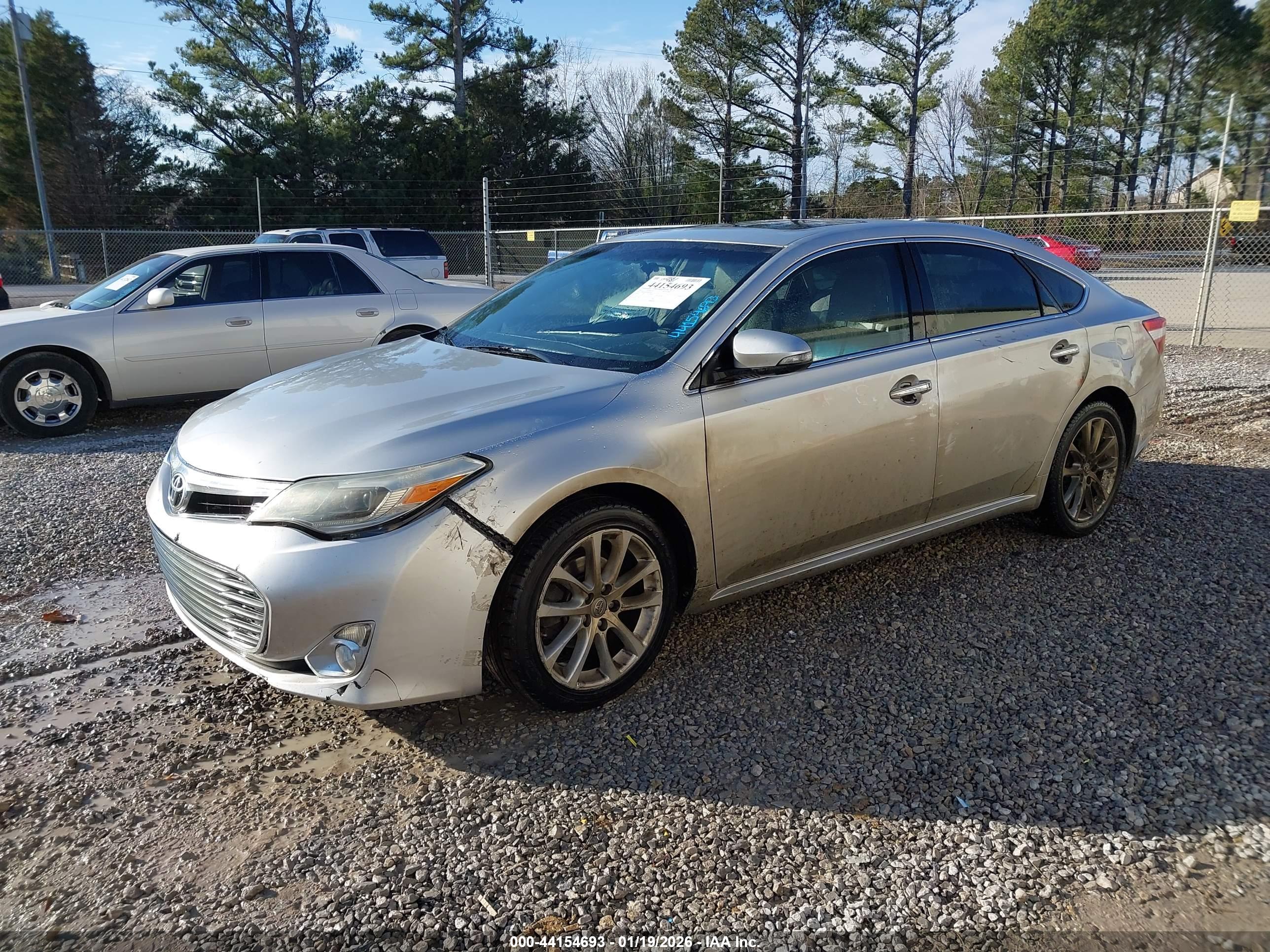 TOYOTA AVALON image 2