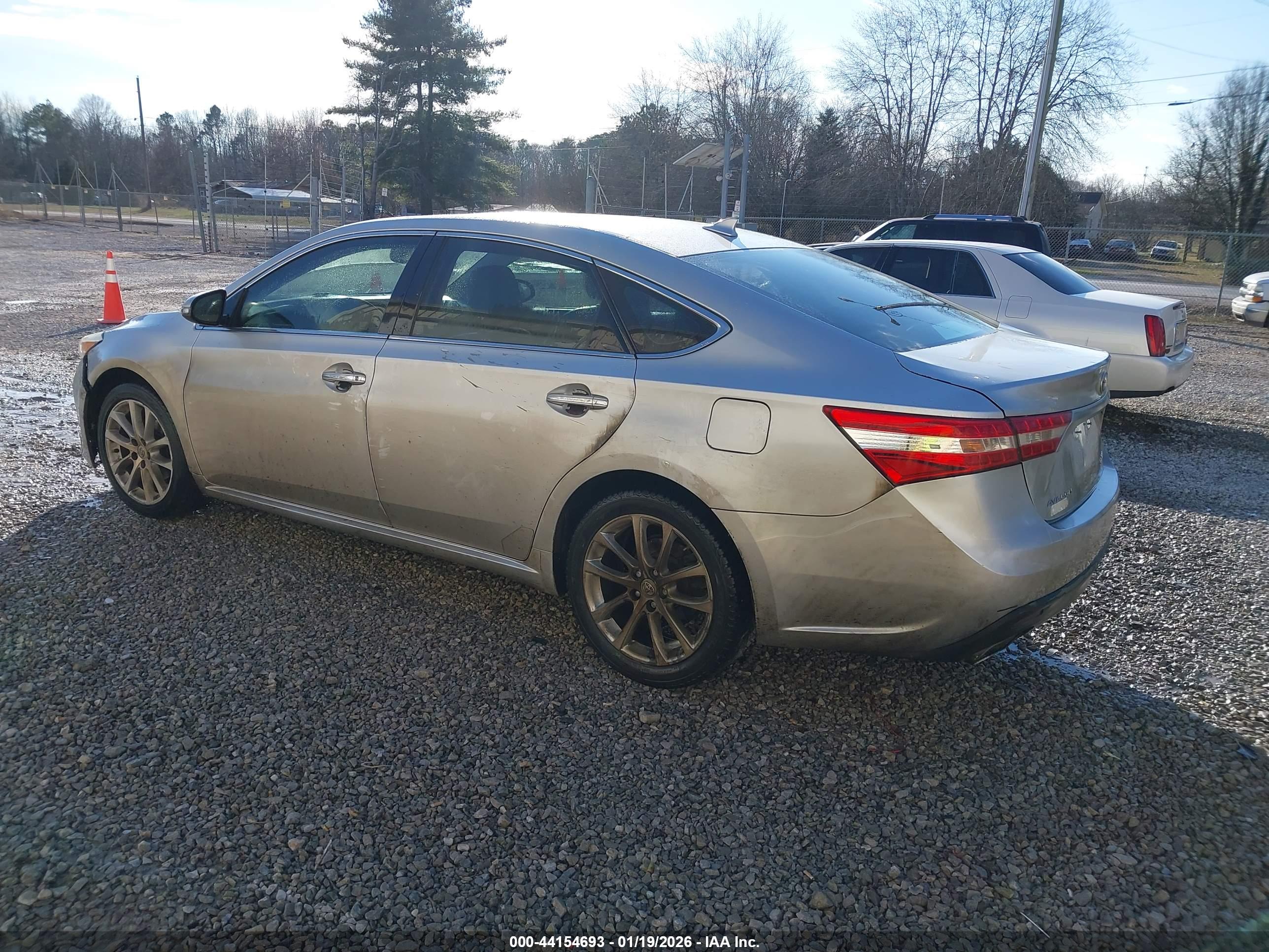 TOYOTA AVALON image 3