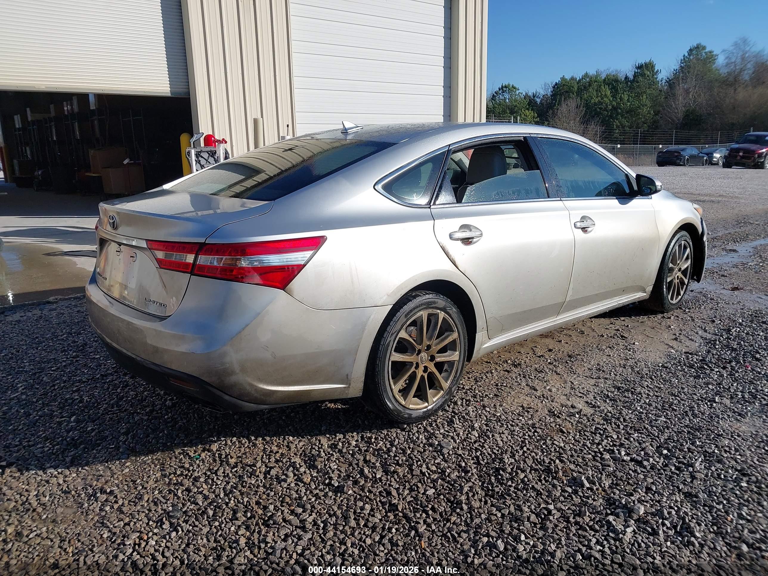 TOYOTA AVALON image 4