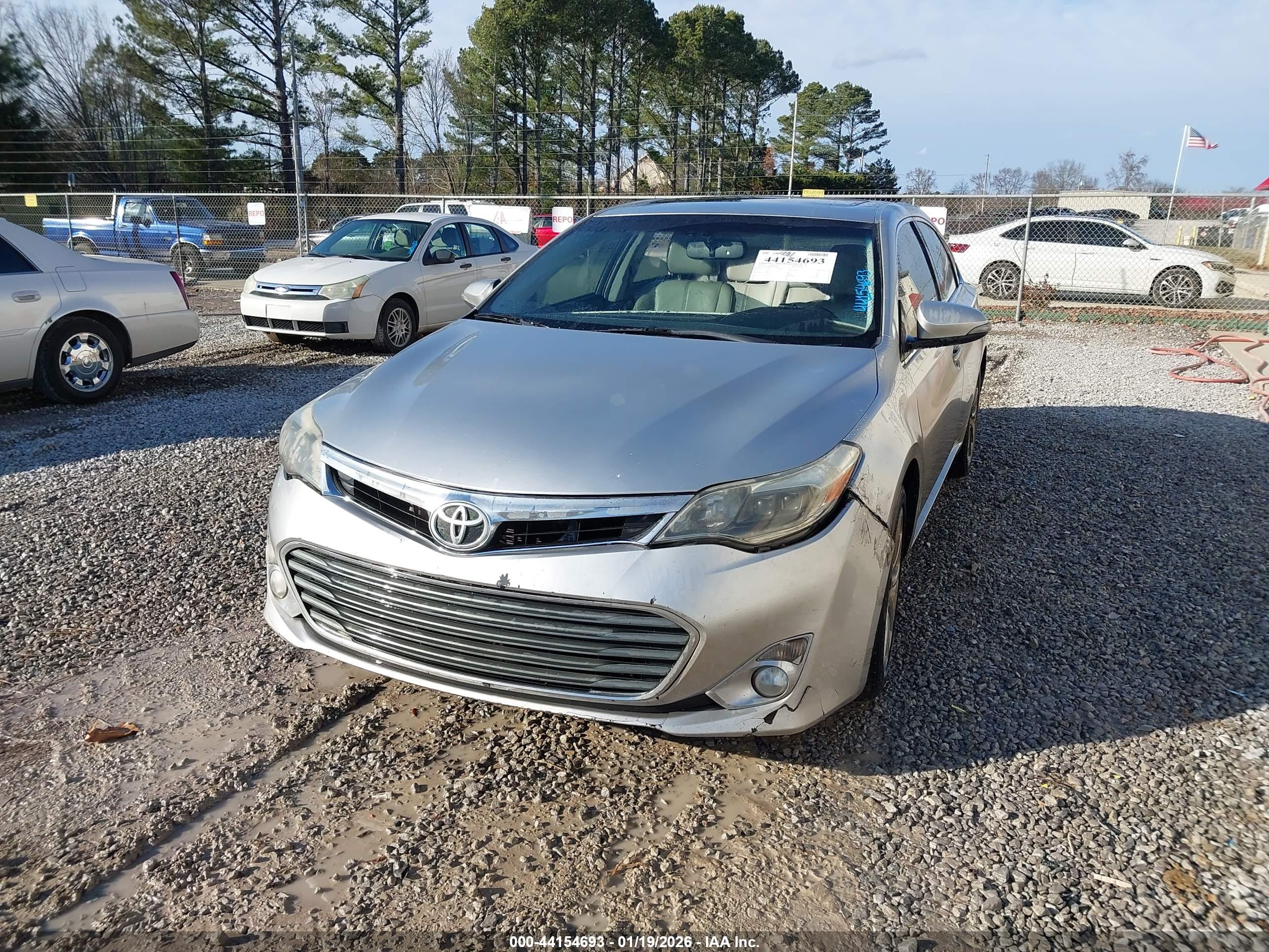 TOYOTA AVALON image 6