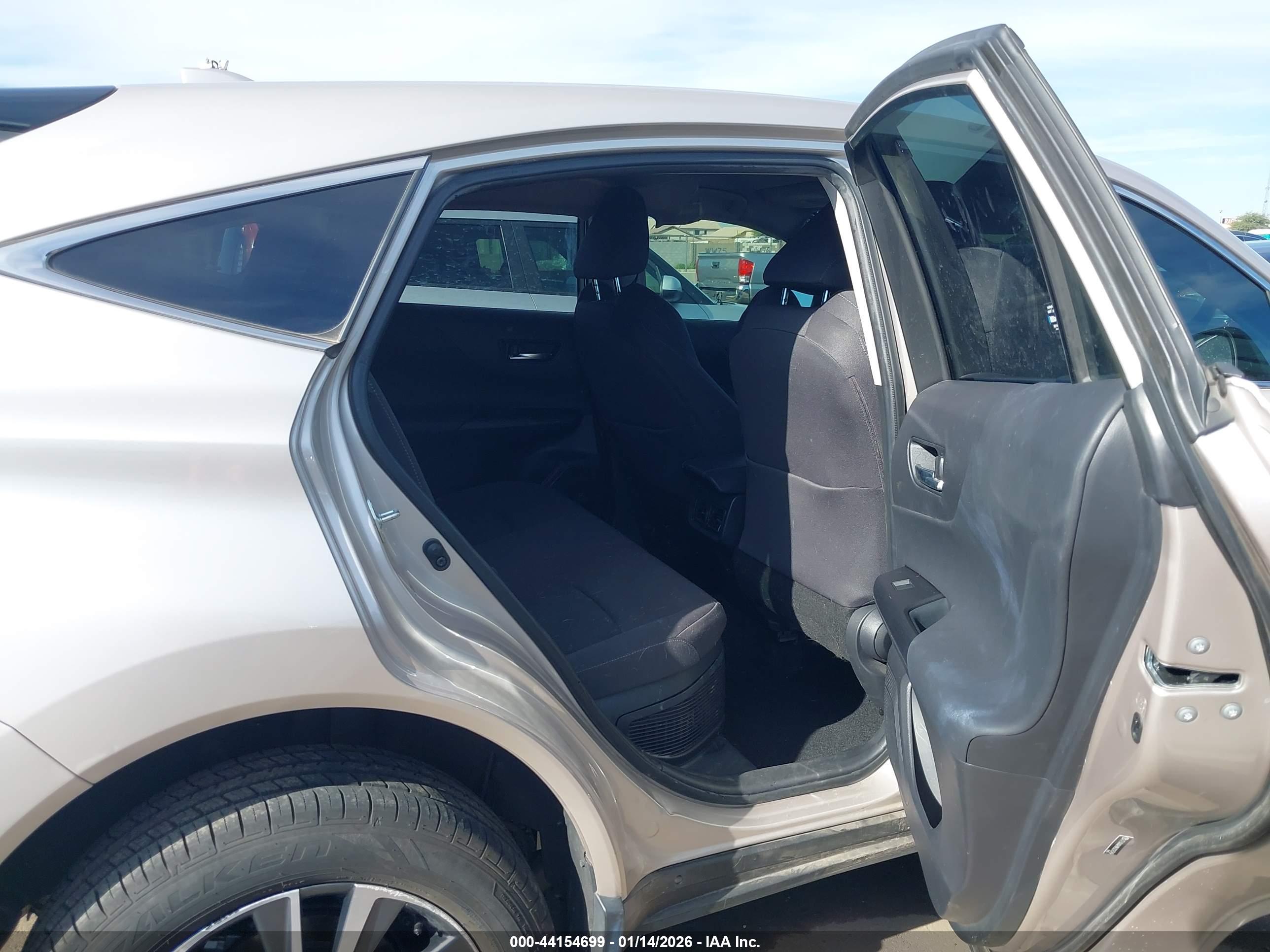 TOYOTA VENZA image 8
