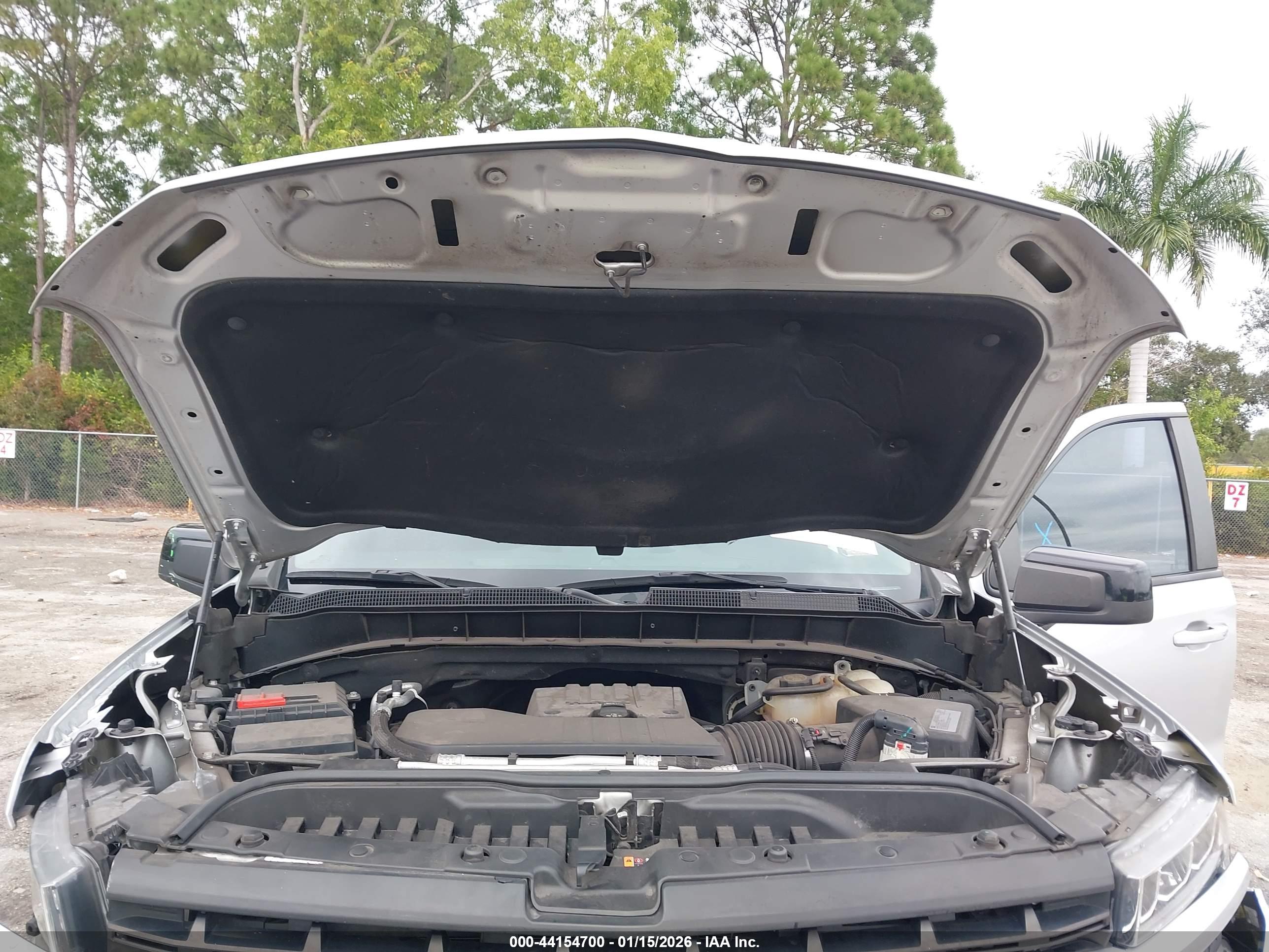 CHEVROLET SILVERADO image 10