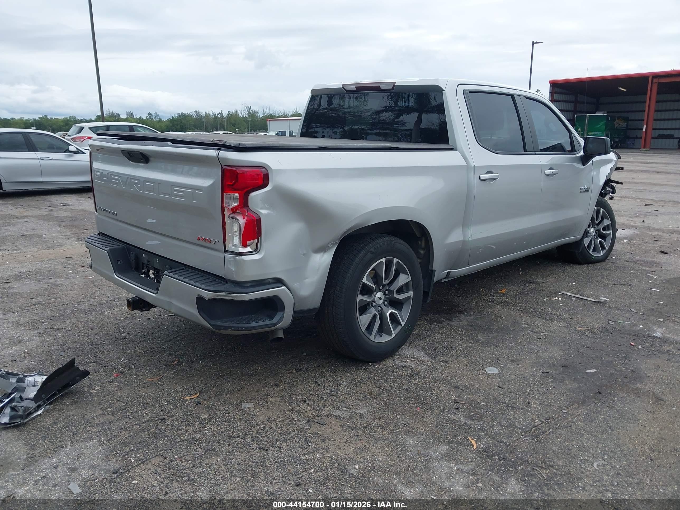 CHEVROLET SILVERADO image 4