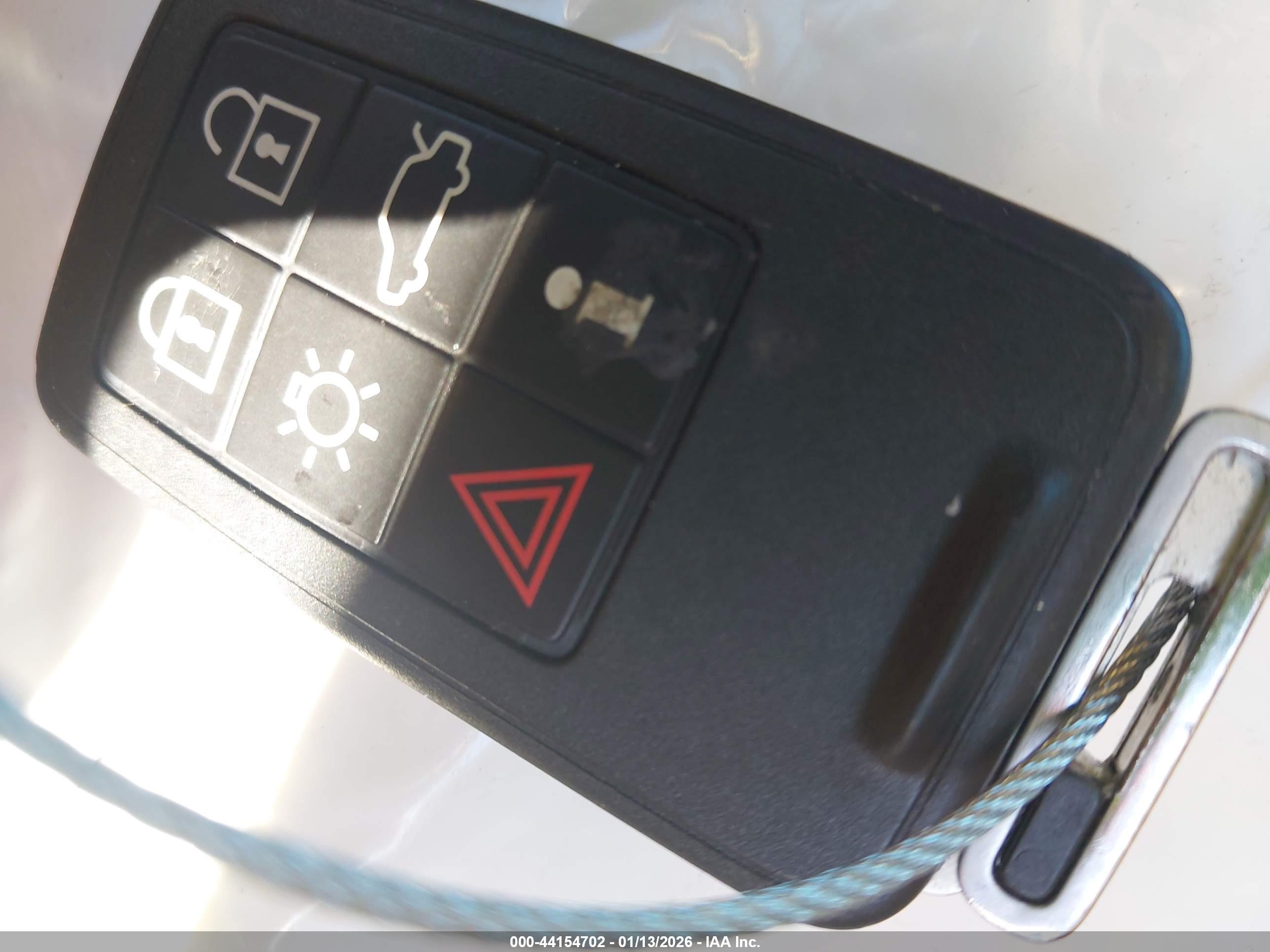 VOLVO XC60 image 11