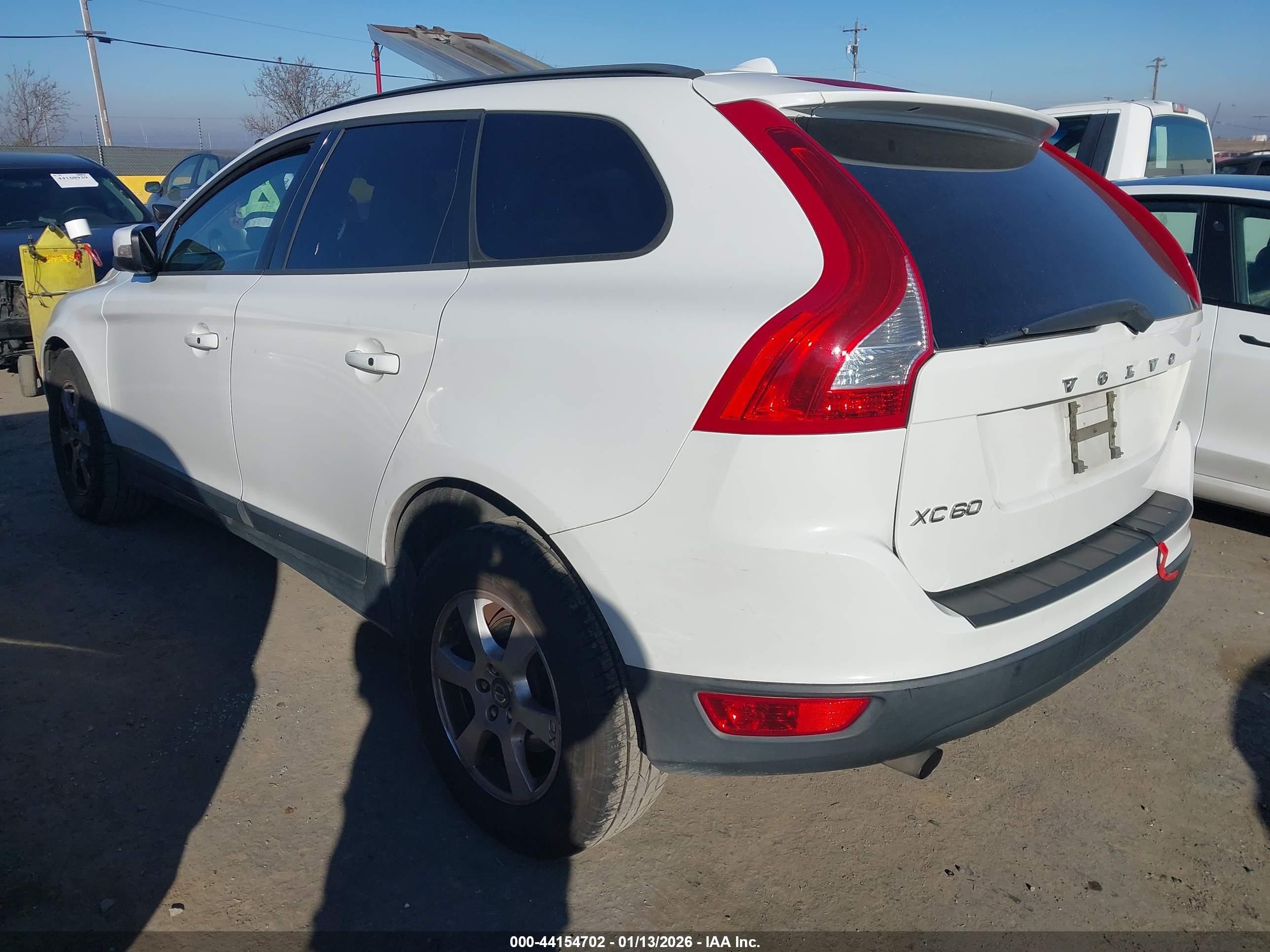 VOLVO XC60 image 3