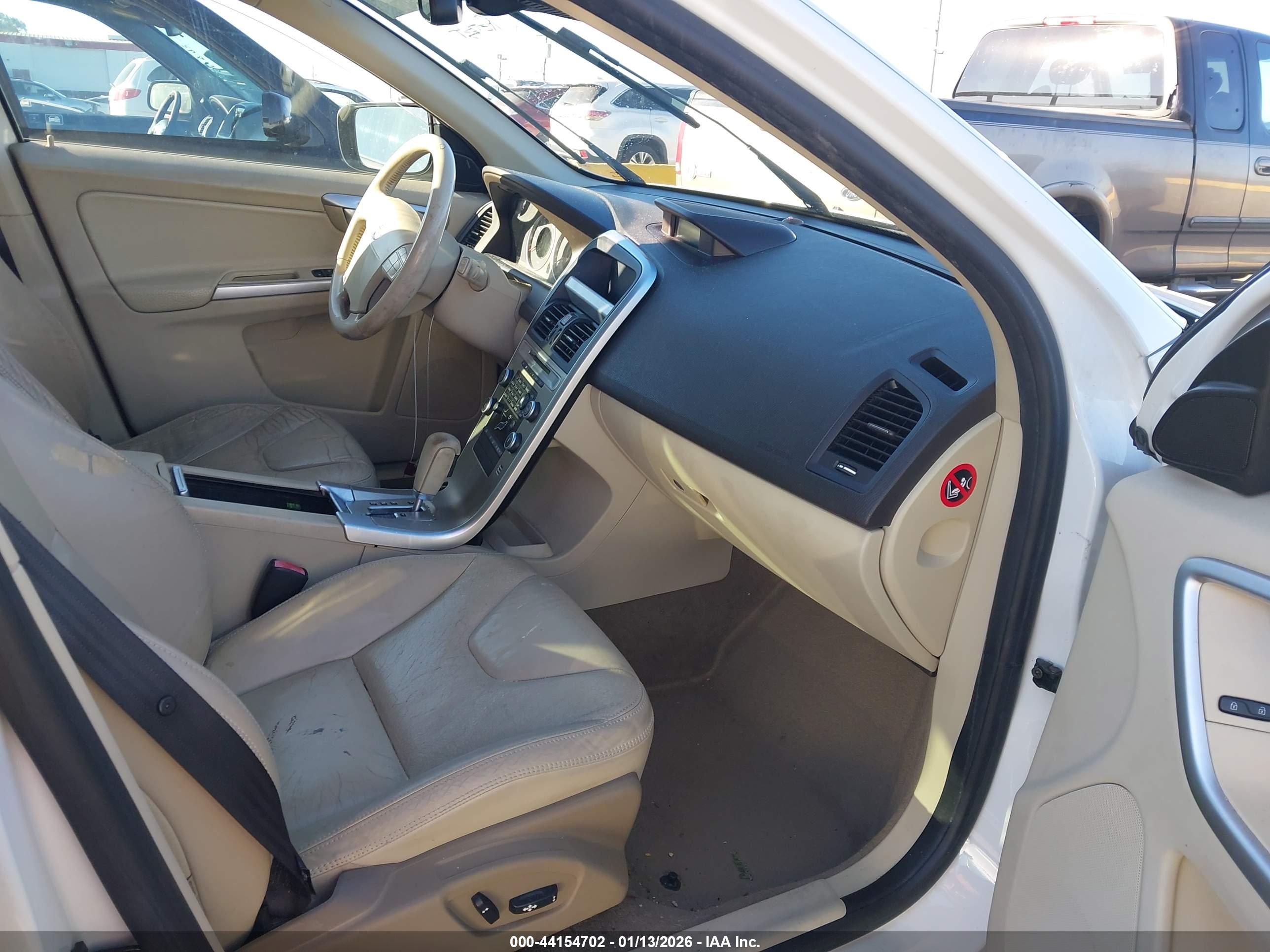 VOLVO XC60 image 5