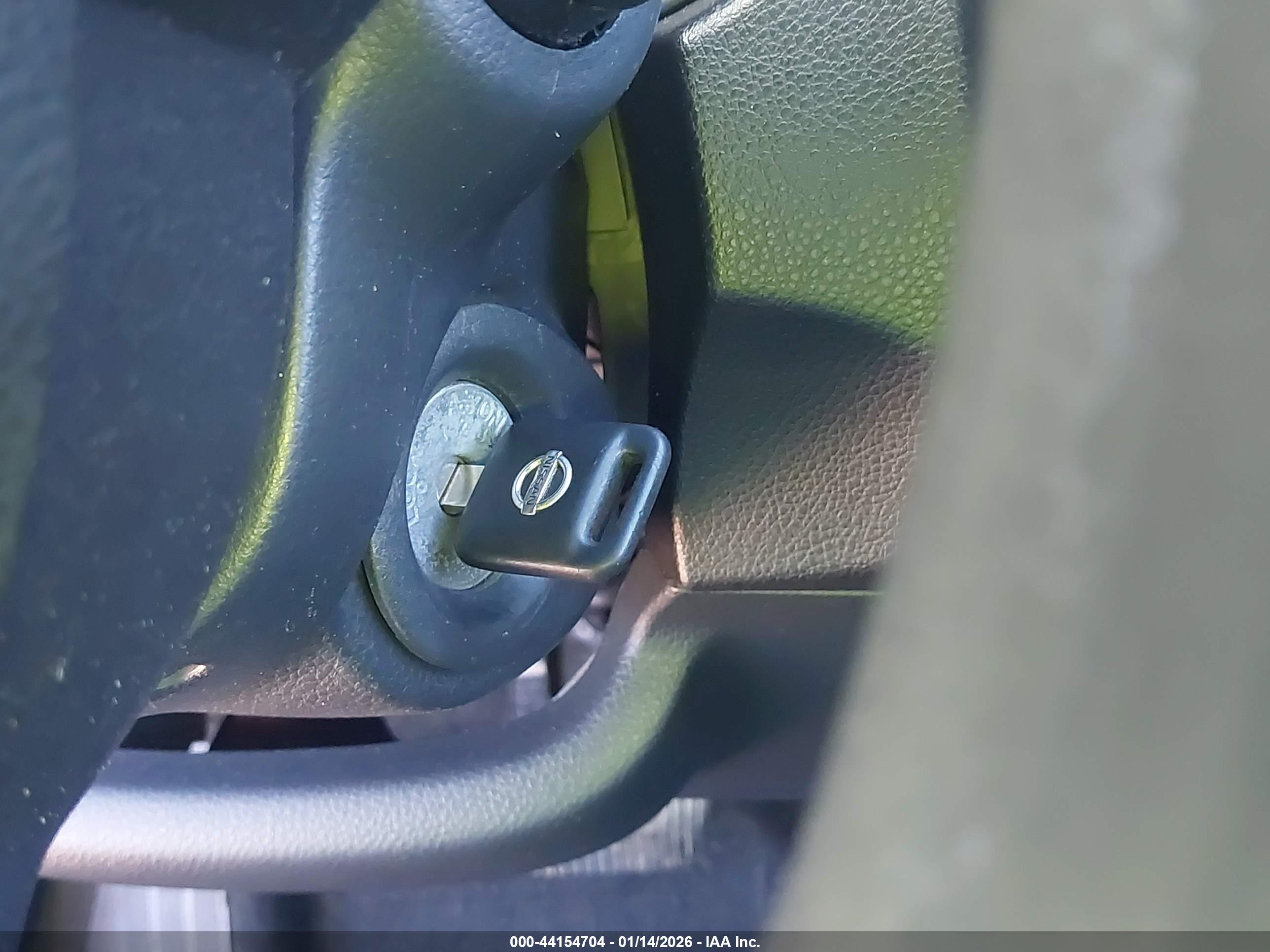 NISSAN VERSA image 11