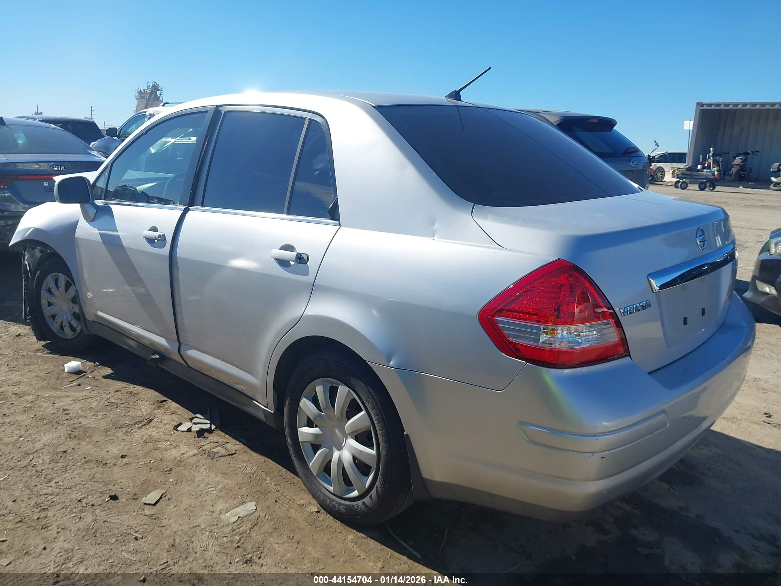 NISSAN VERSA image 3