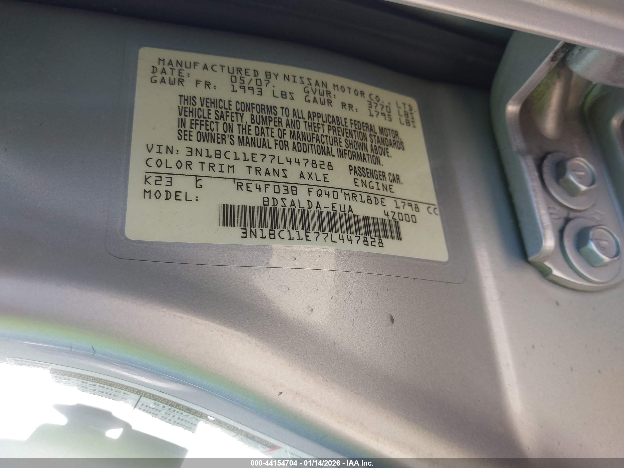 NISSAN VERSA image 9