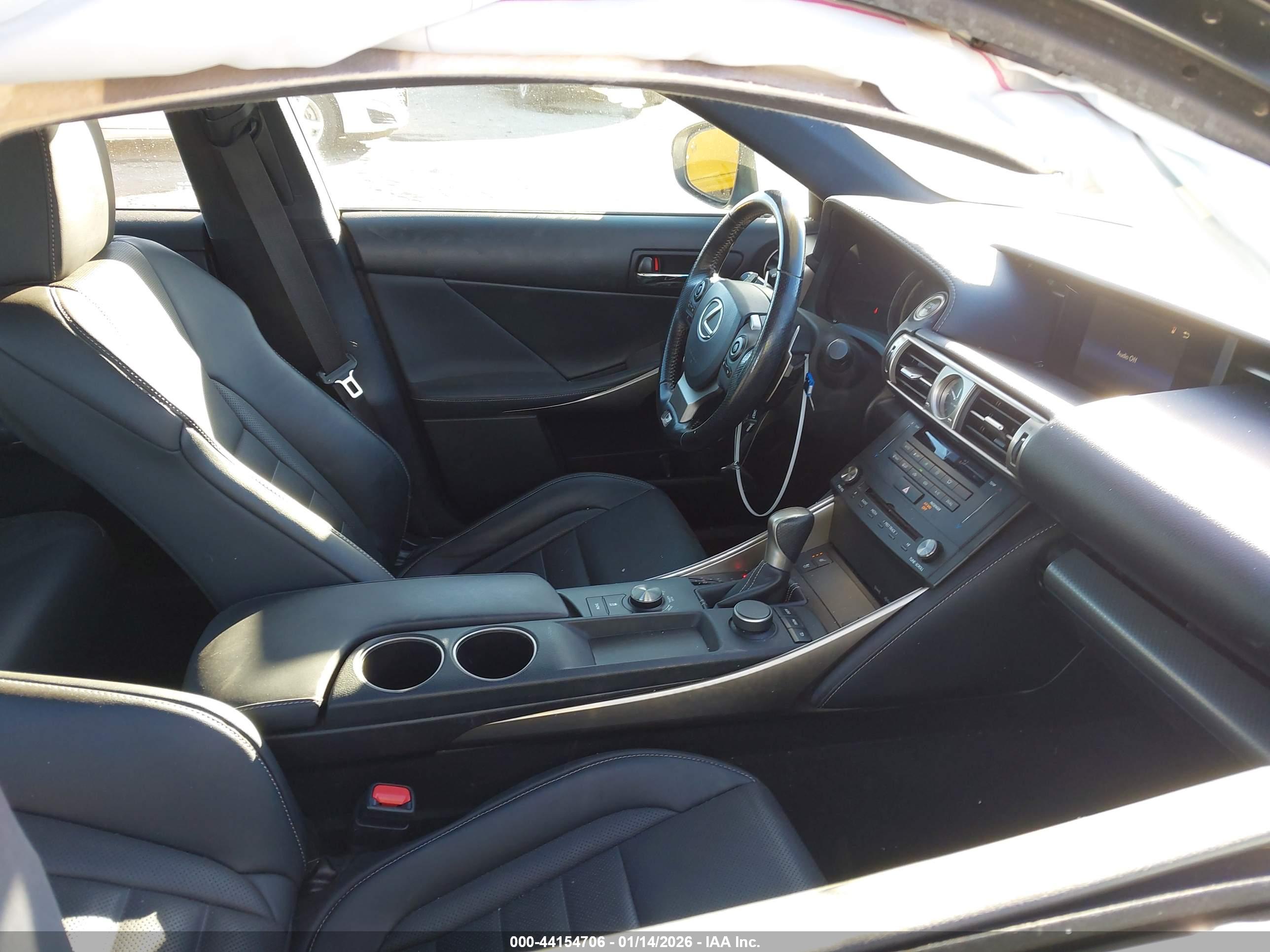 LEXUS IS image 5