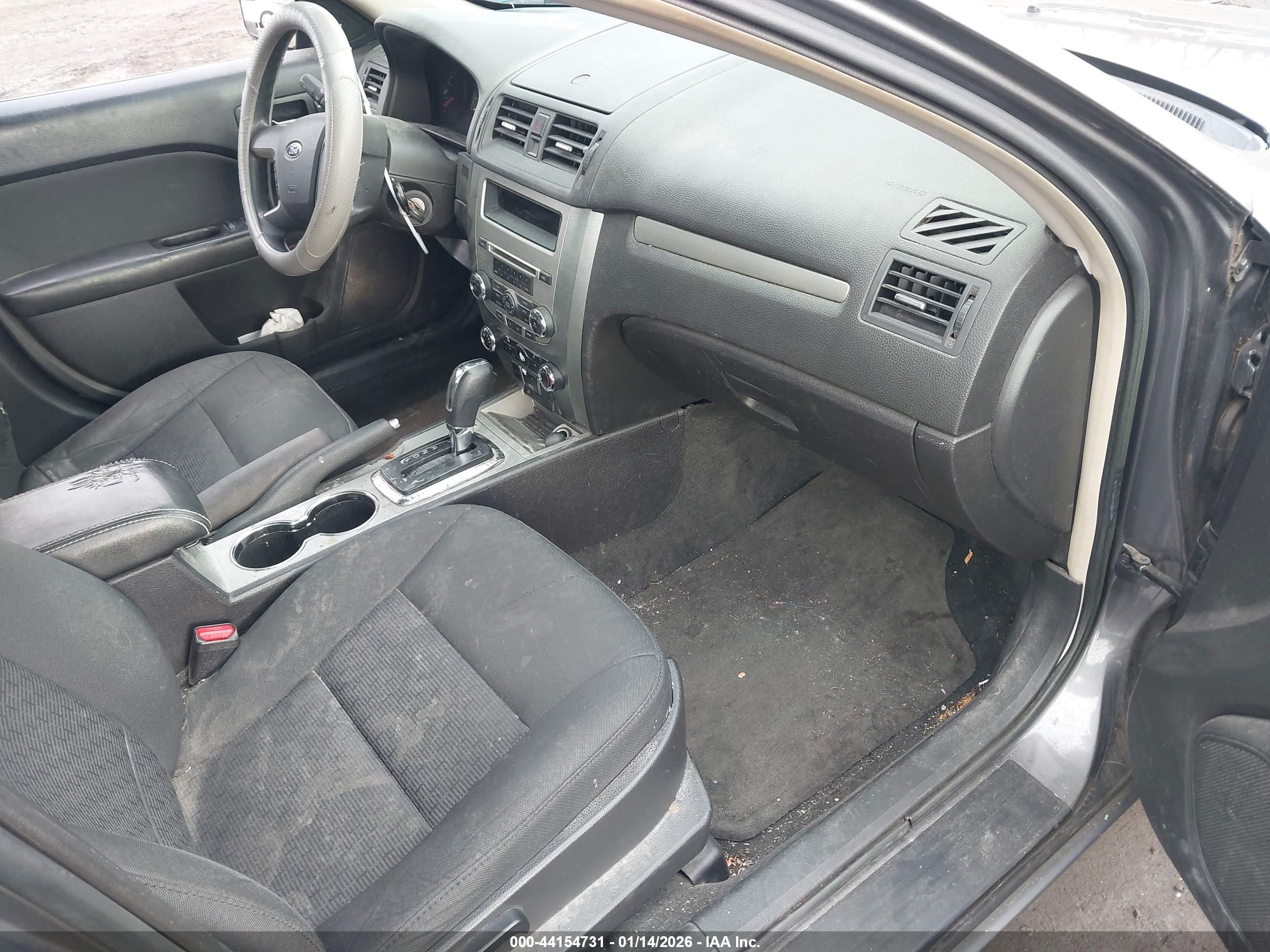 FORD FUSION image 5