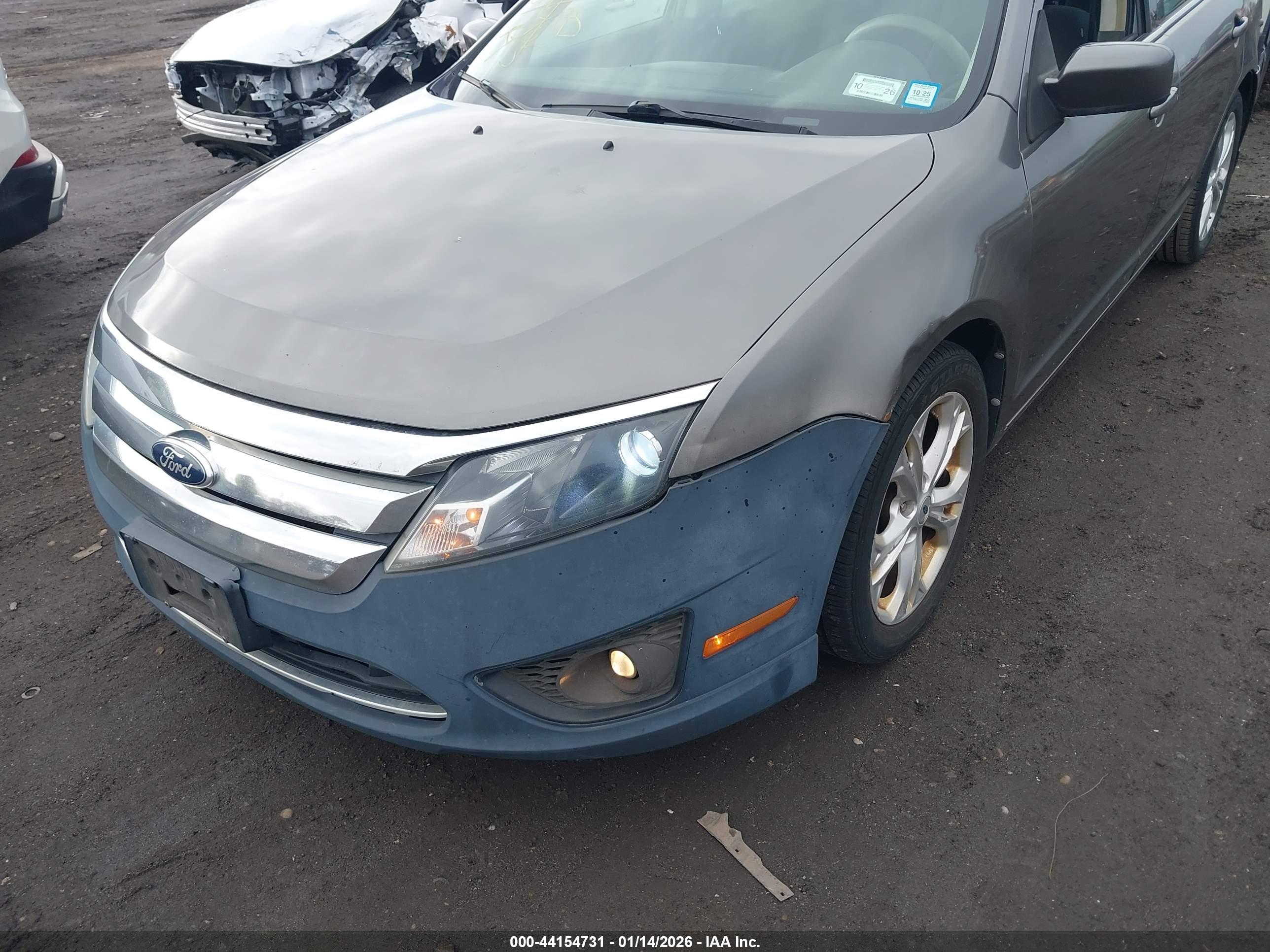 FORD FUSION image 6