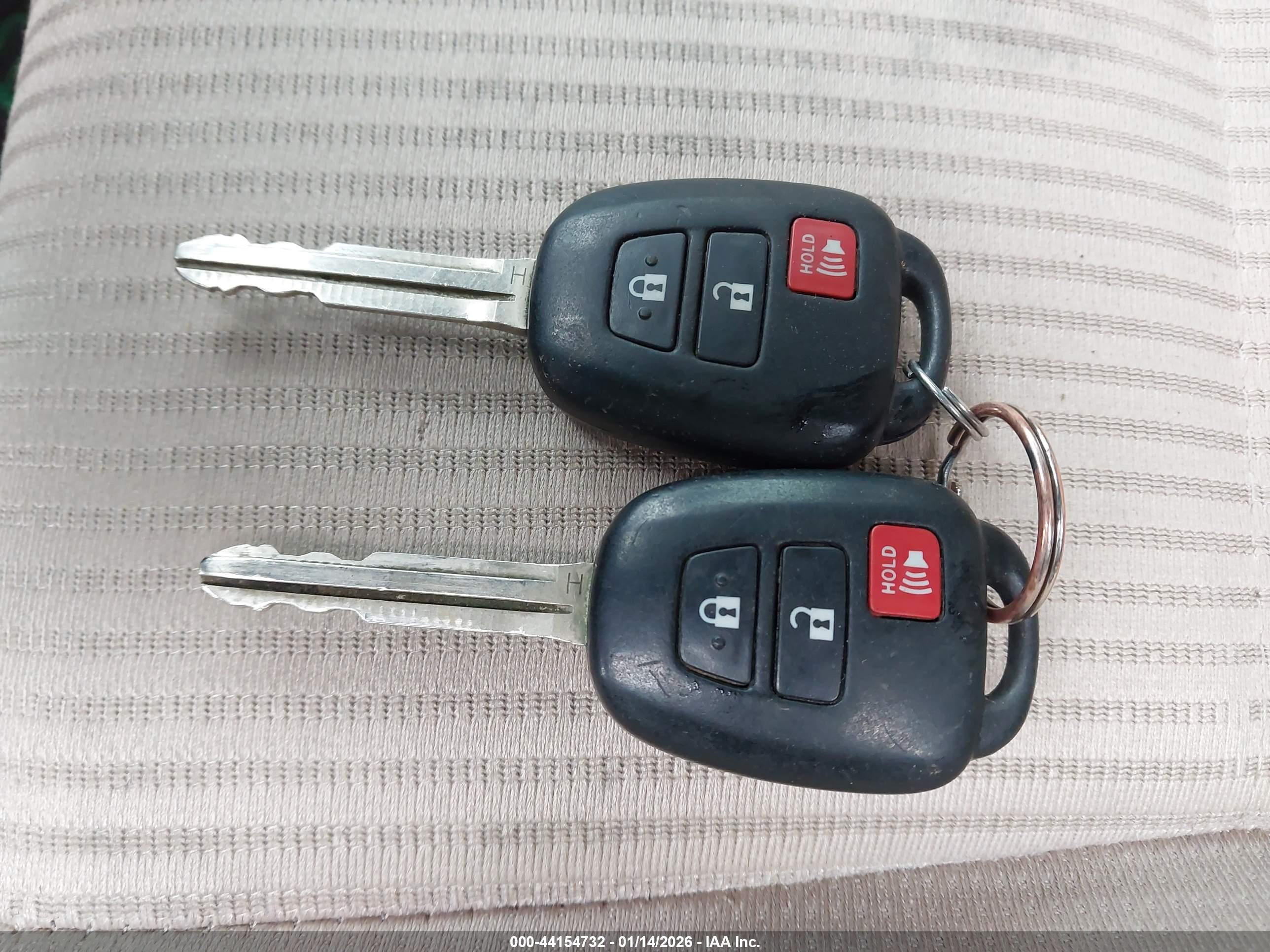 TOYOTA RAV4 image 11