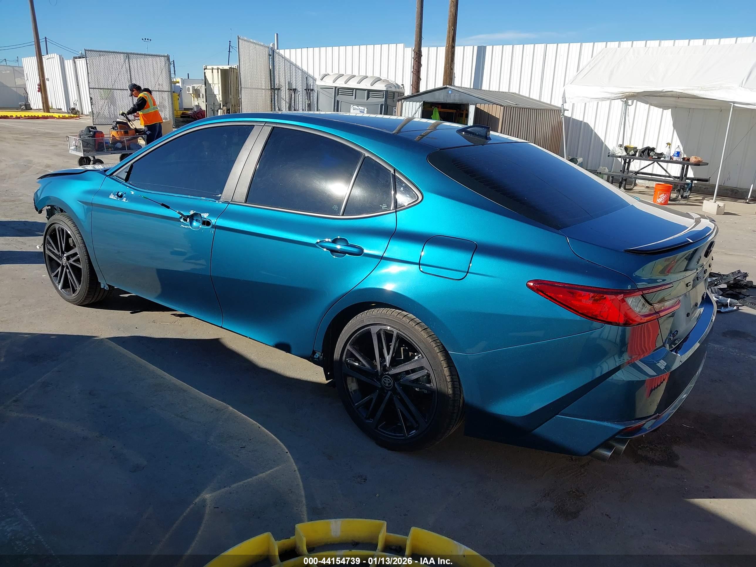 TOYOTA CAMRY image 3
