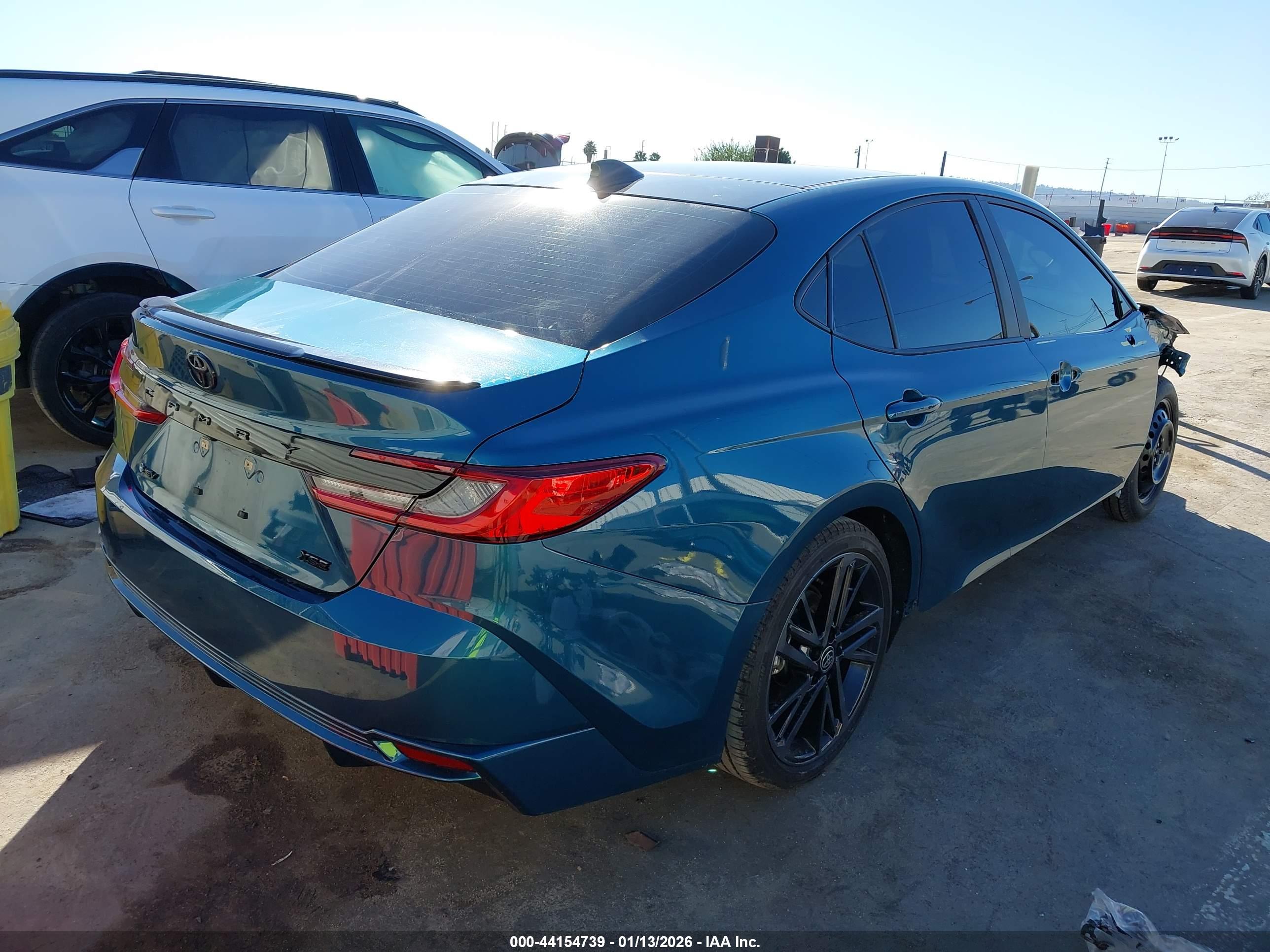 TOYOTA CAMRY image 4