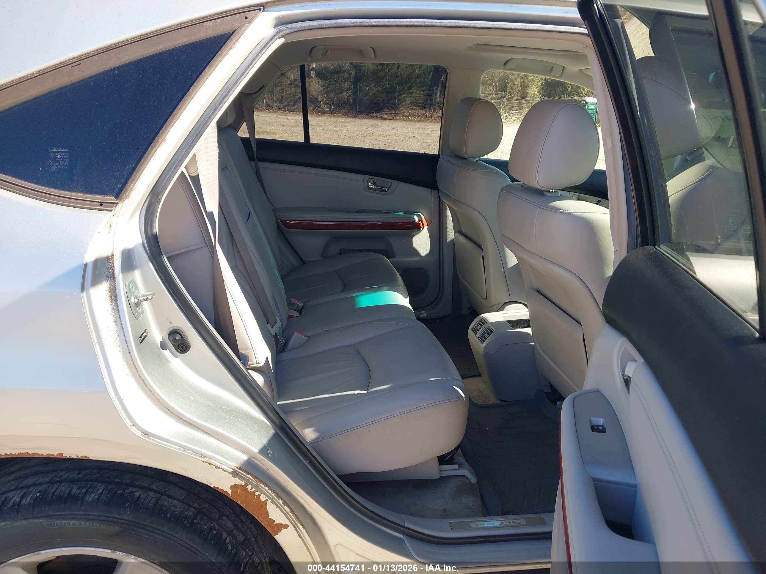 LEXUS RX image 8