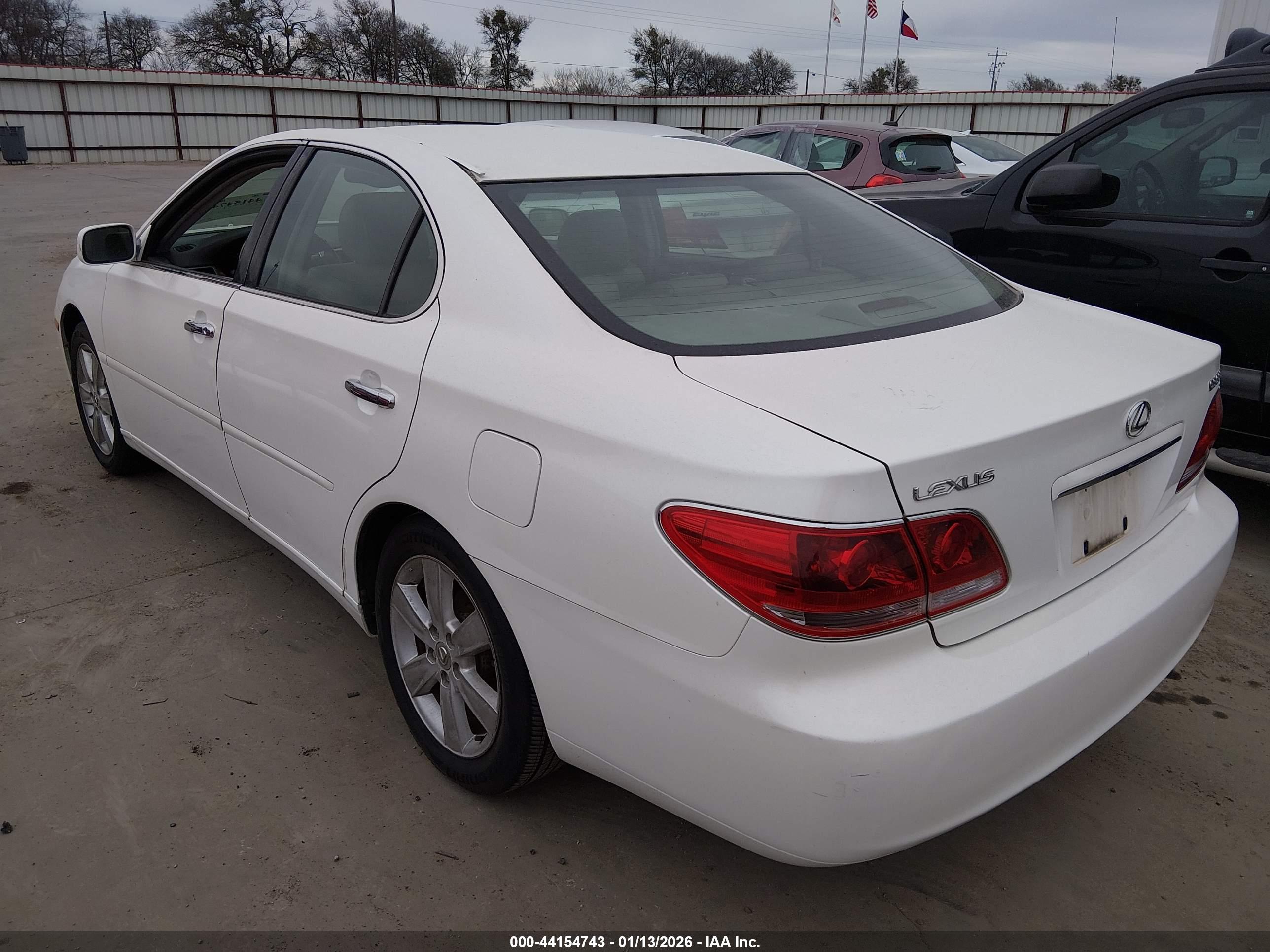 LEXUS ES image 3