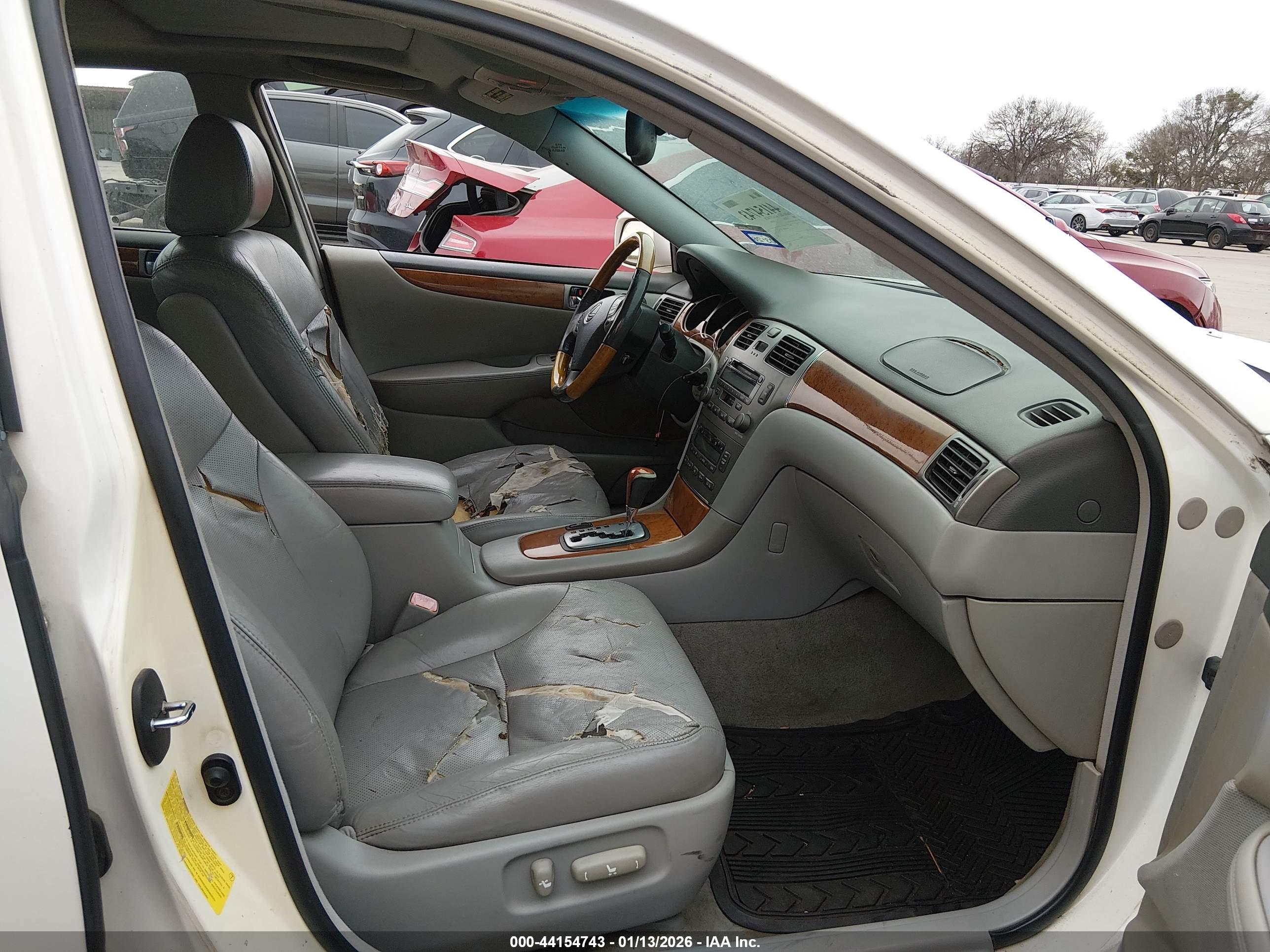 LEXUS ES image 5