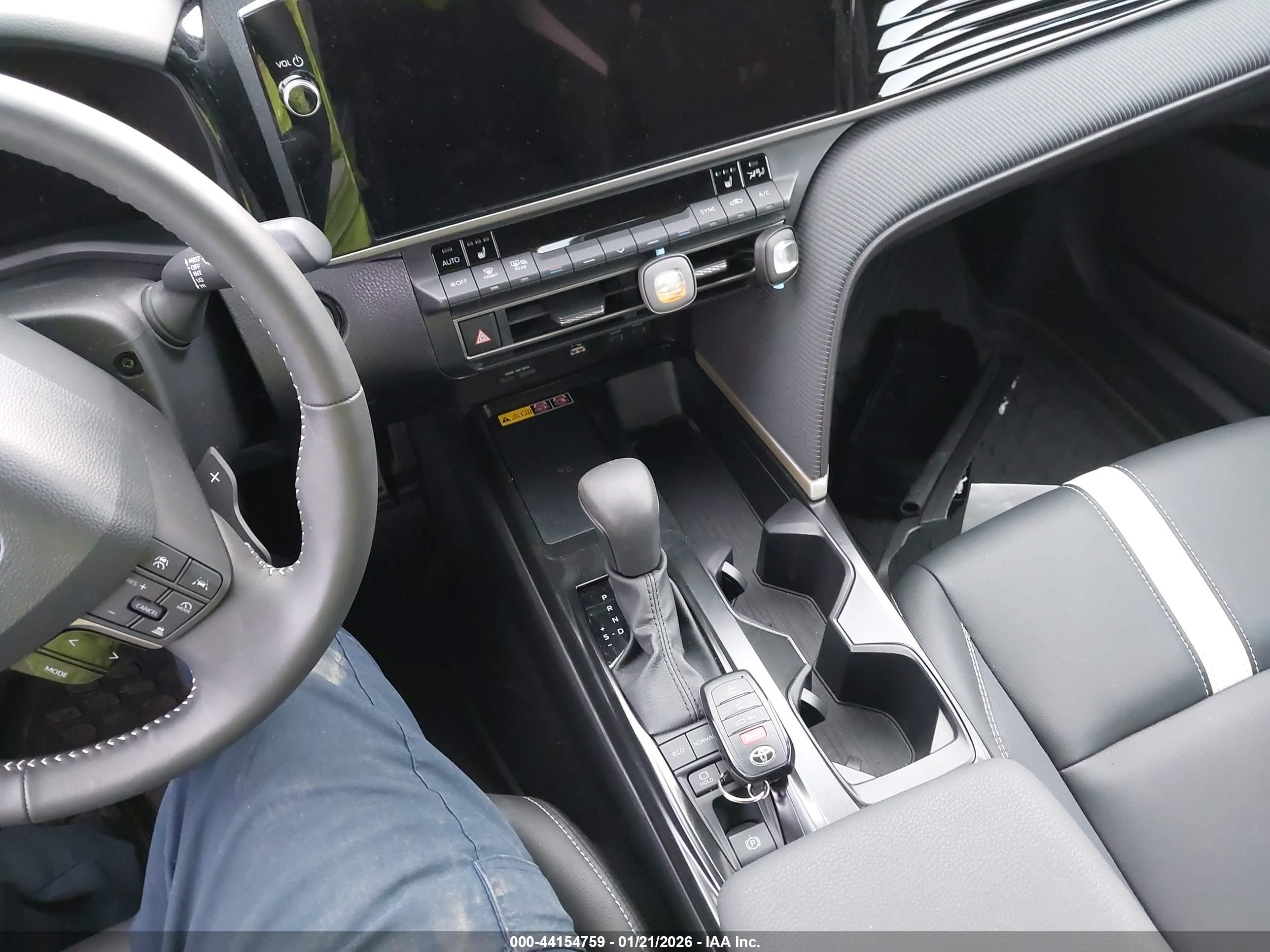 TOYOTA CAMRY image 11