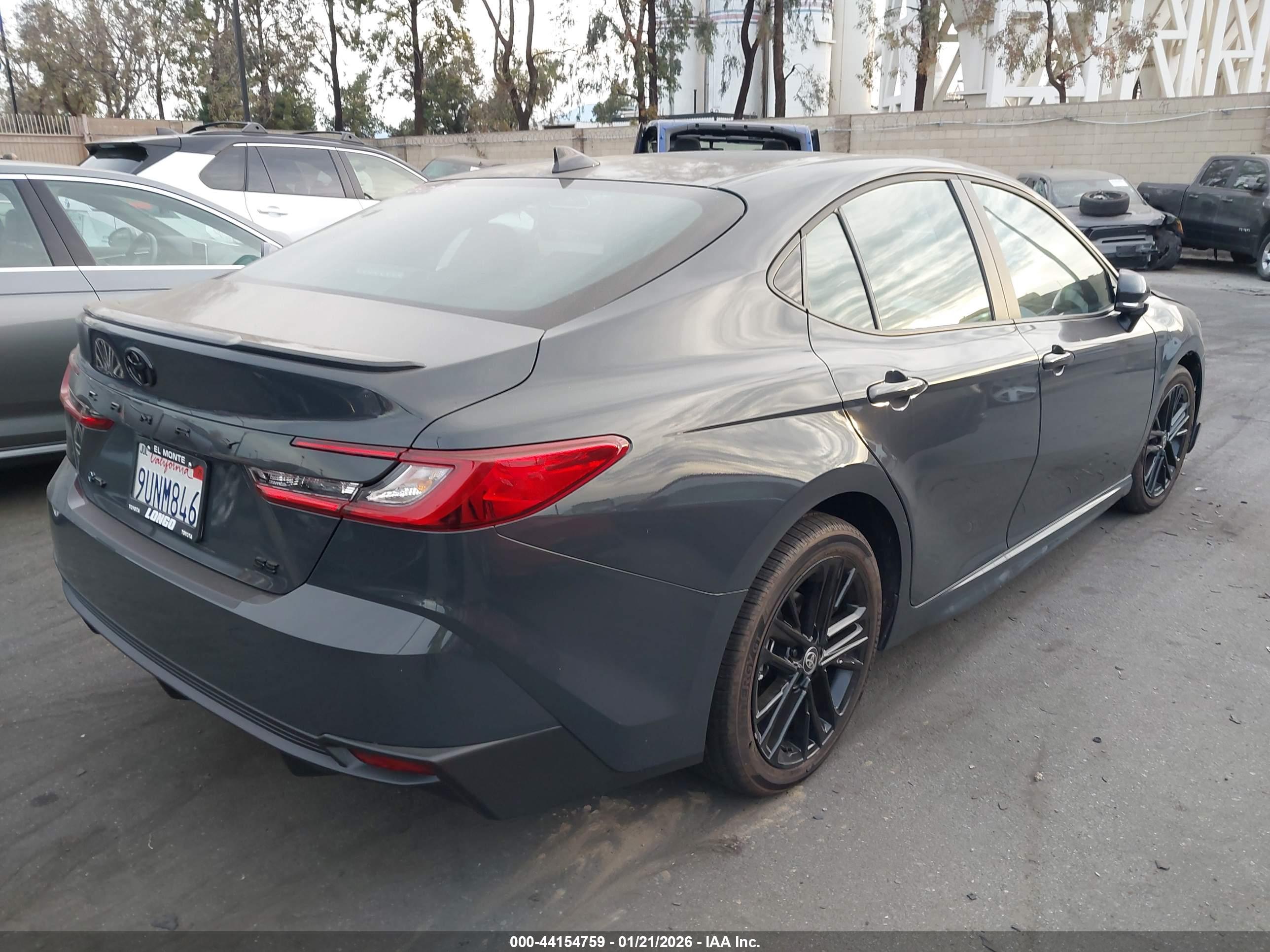 TOYOTA CAMRY image 4