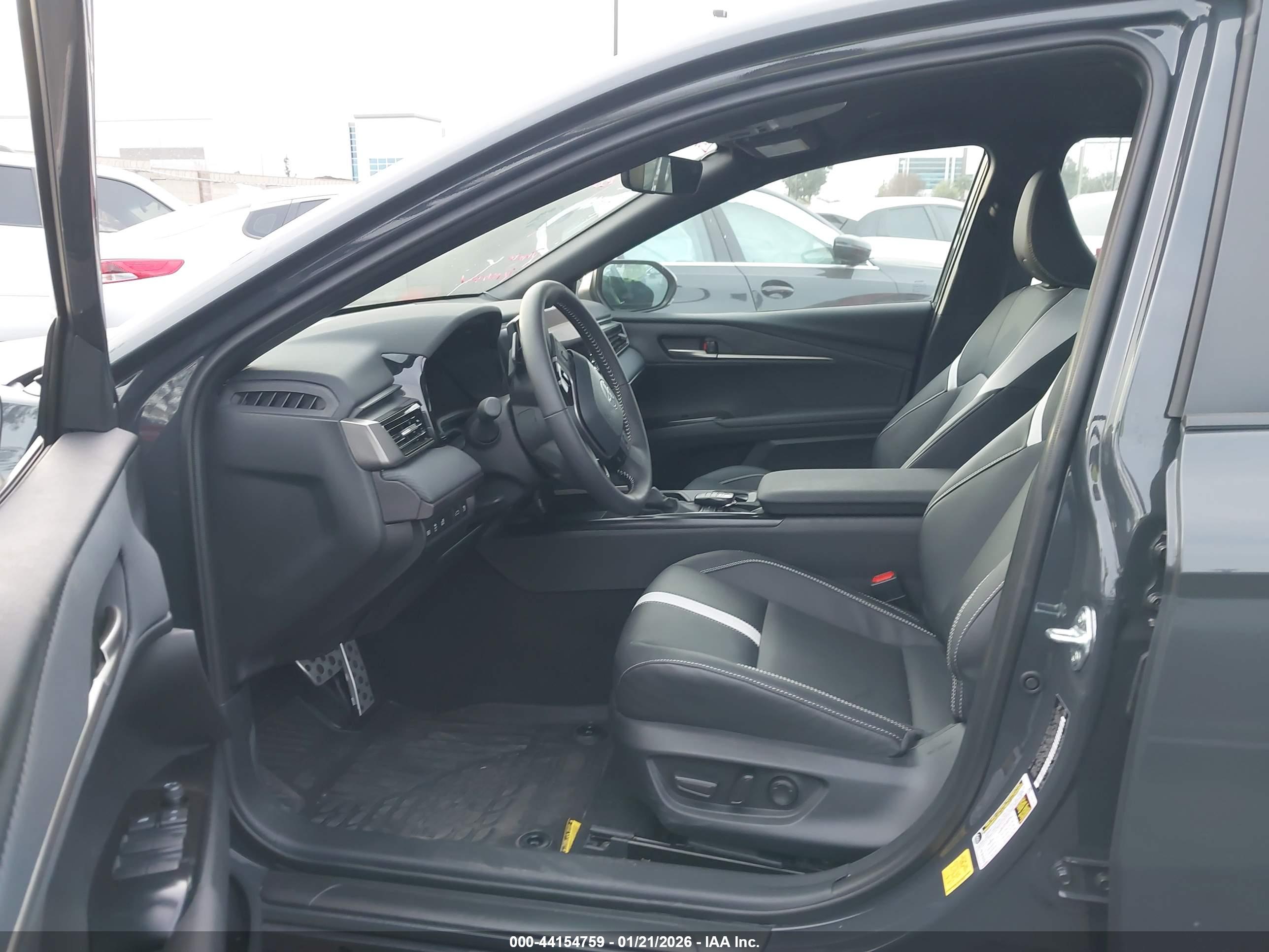 TOYOTA CAMRY image 5