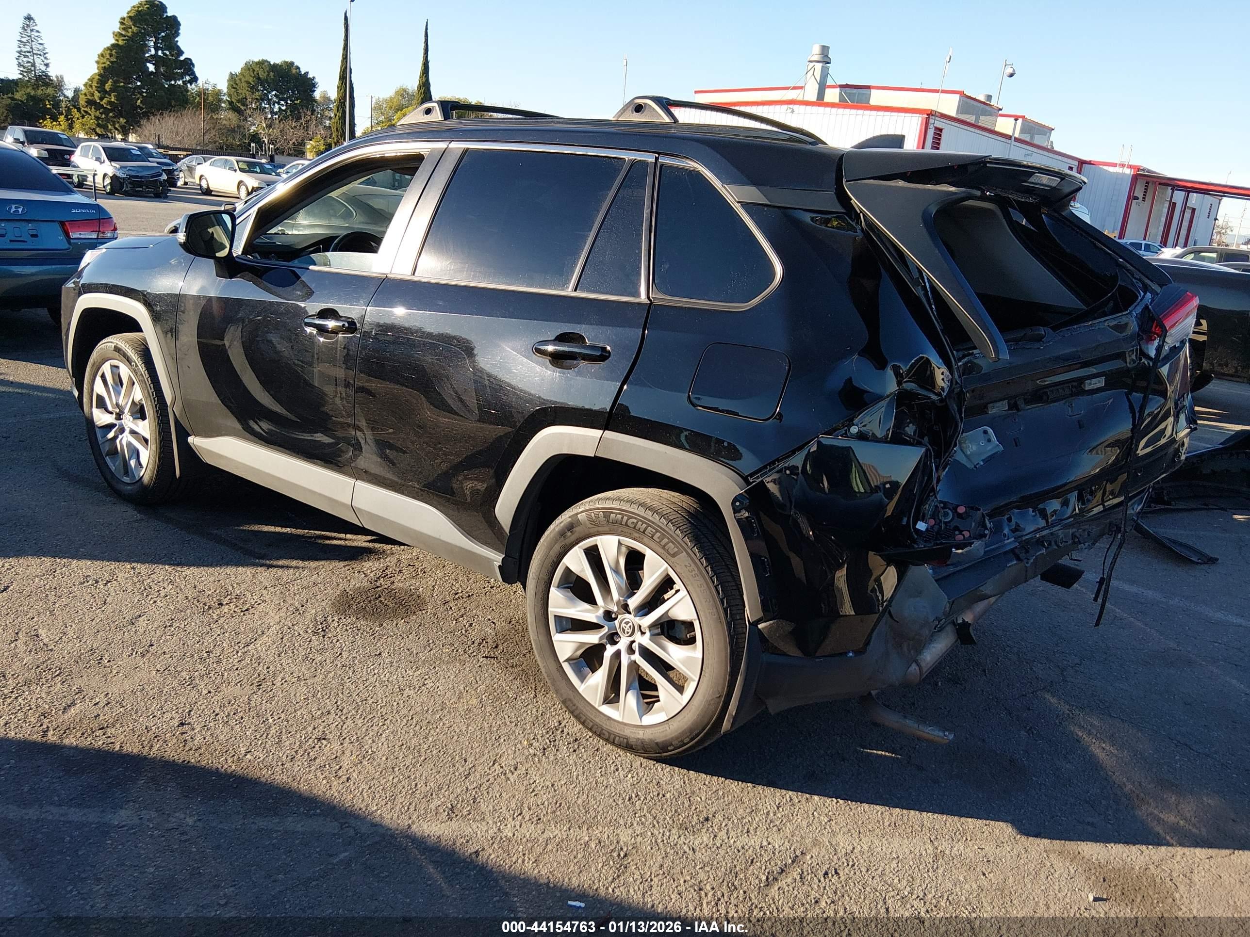 TOYOTA RAV4 image 3