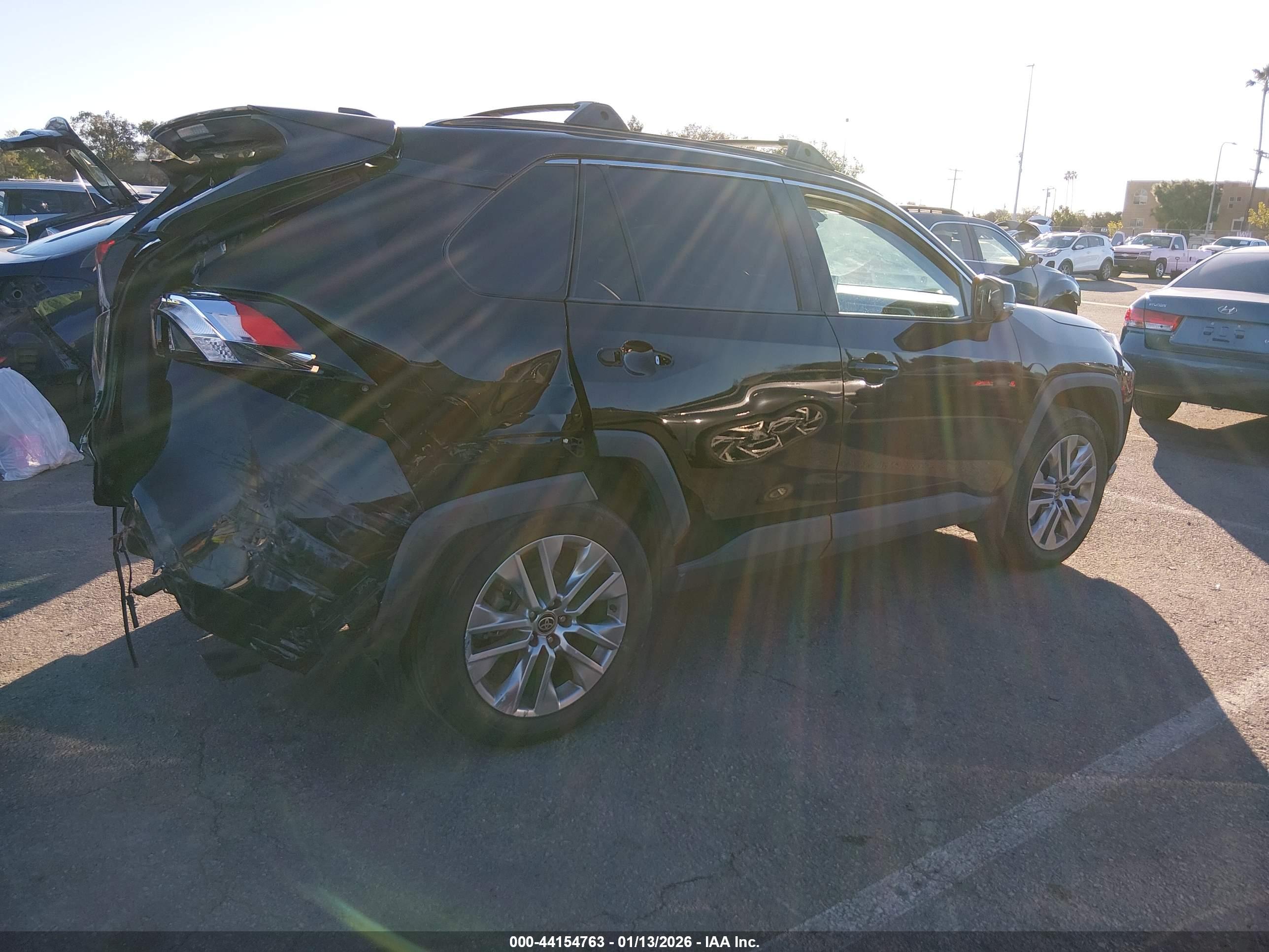 TOYOTA RAV4 image 4