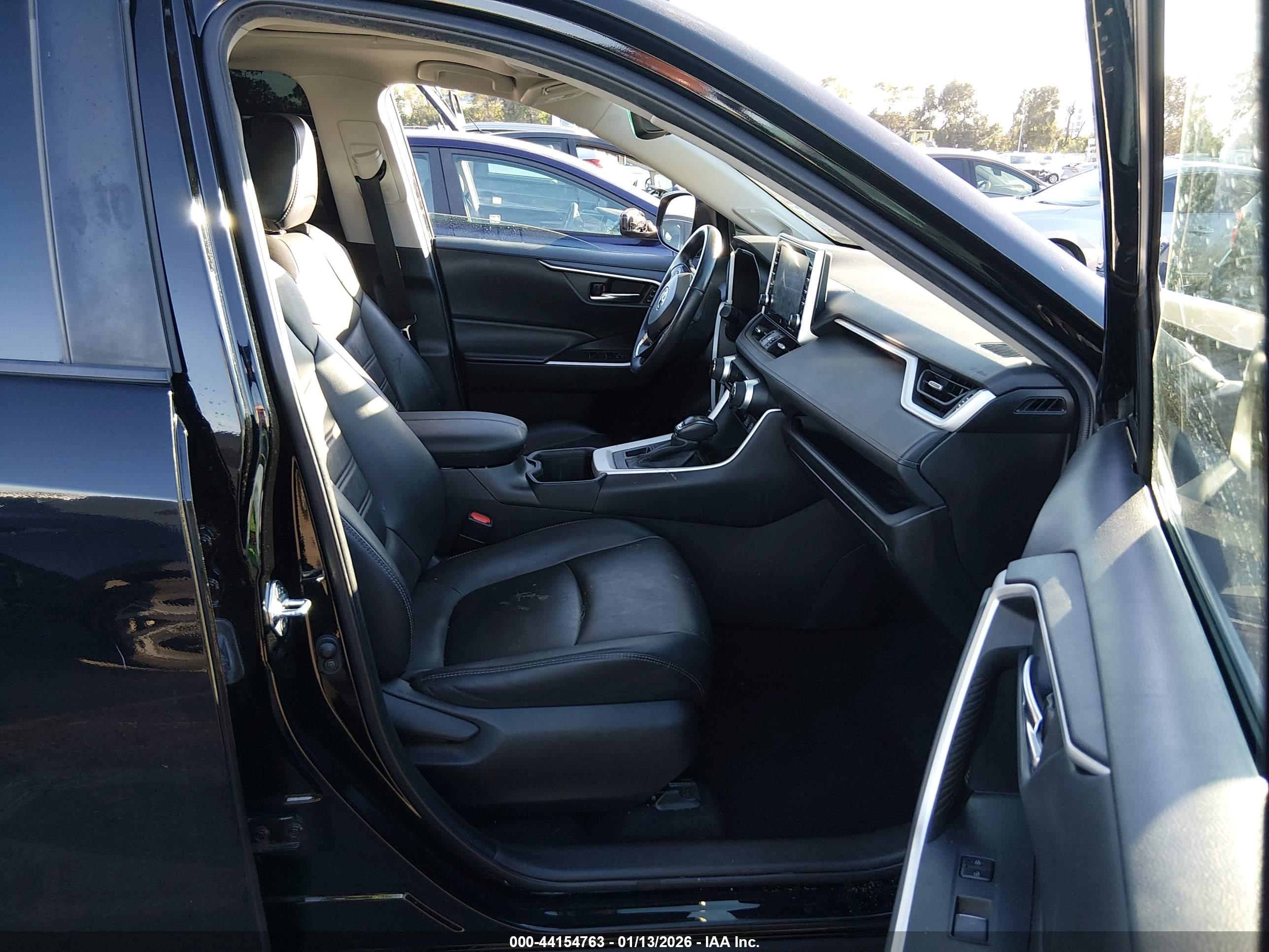 TOYOTA RAV4 image 5
