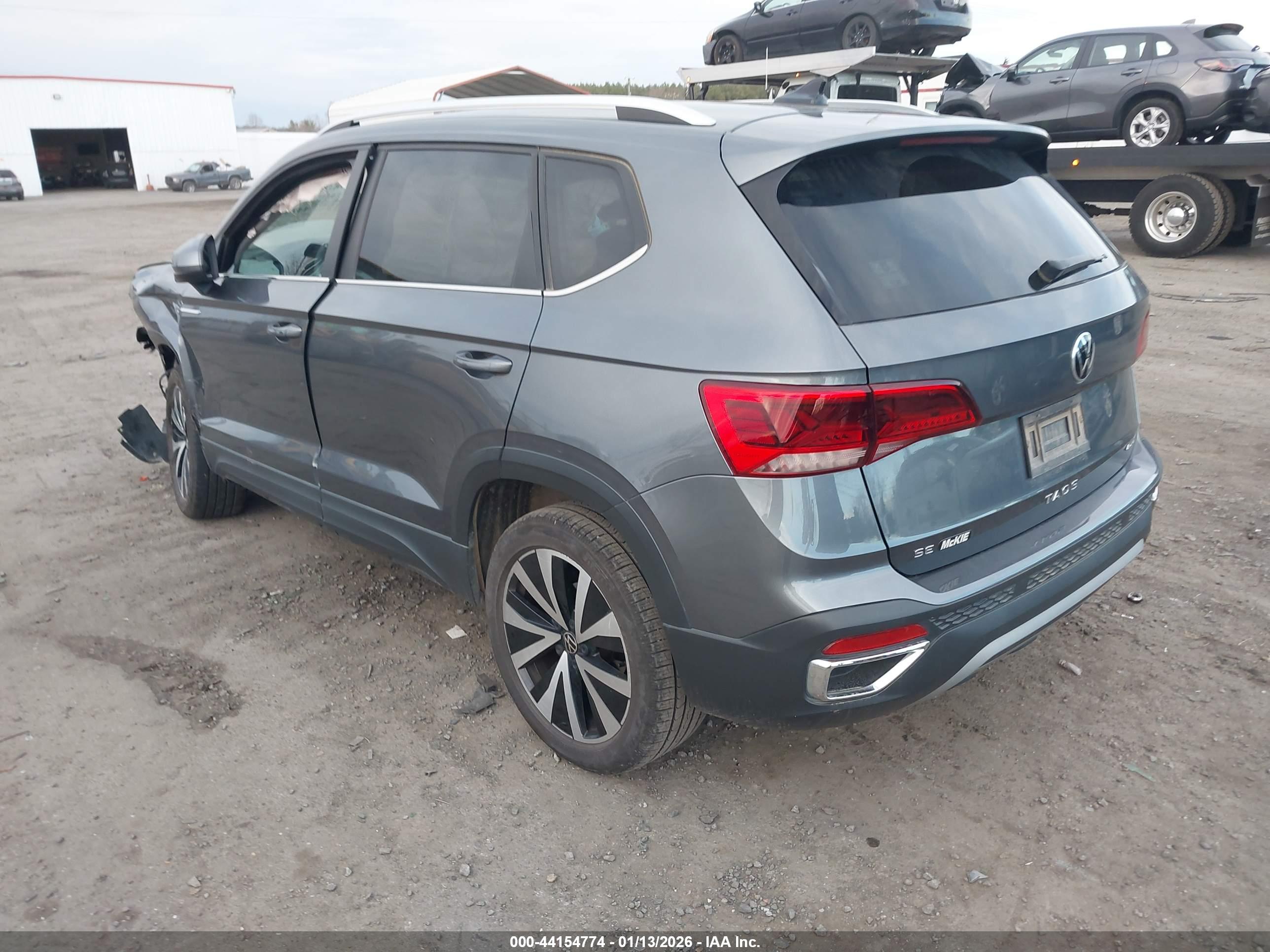 VOLKSWAGEN TAOS image 3