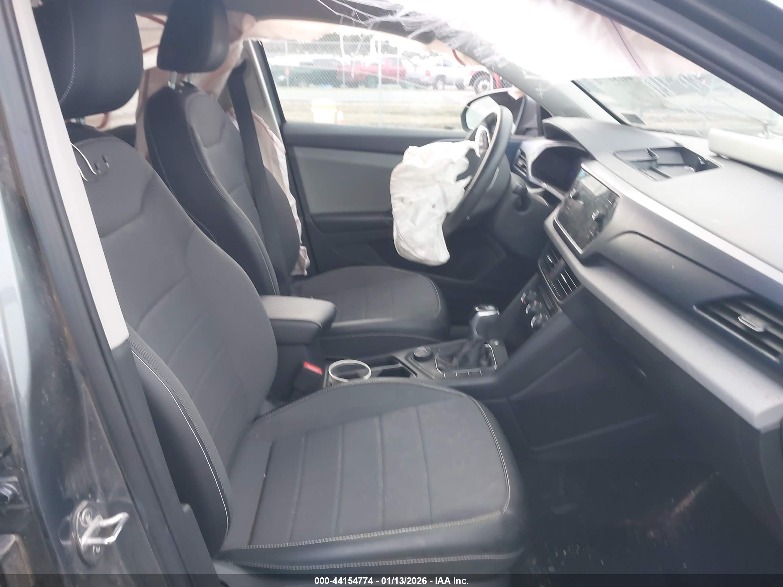 VOLKSWAGEN TAOS image 5