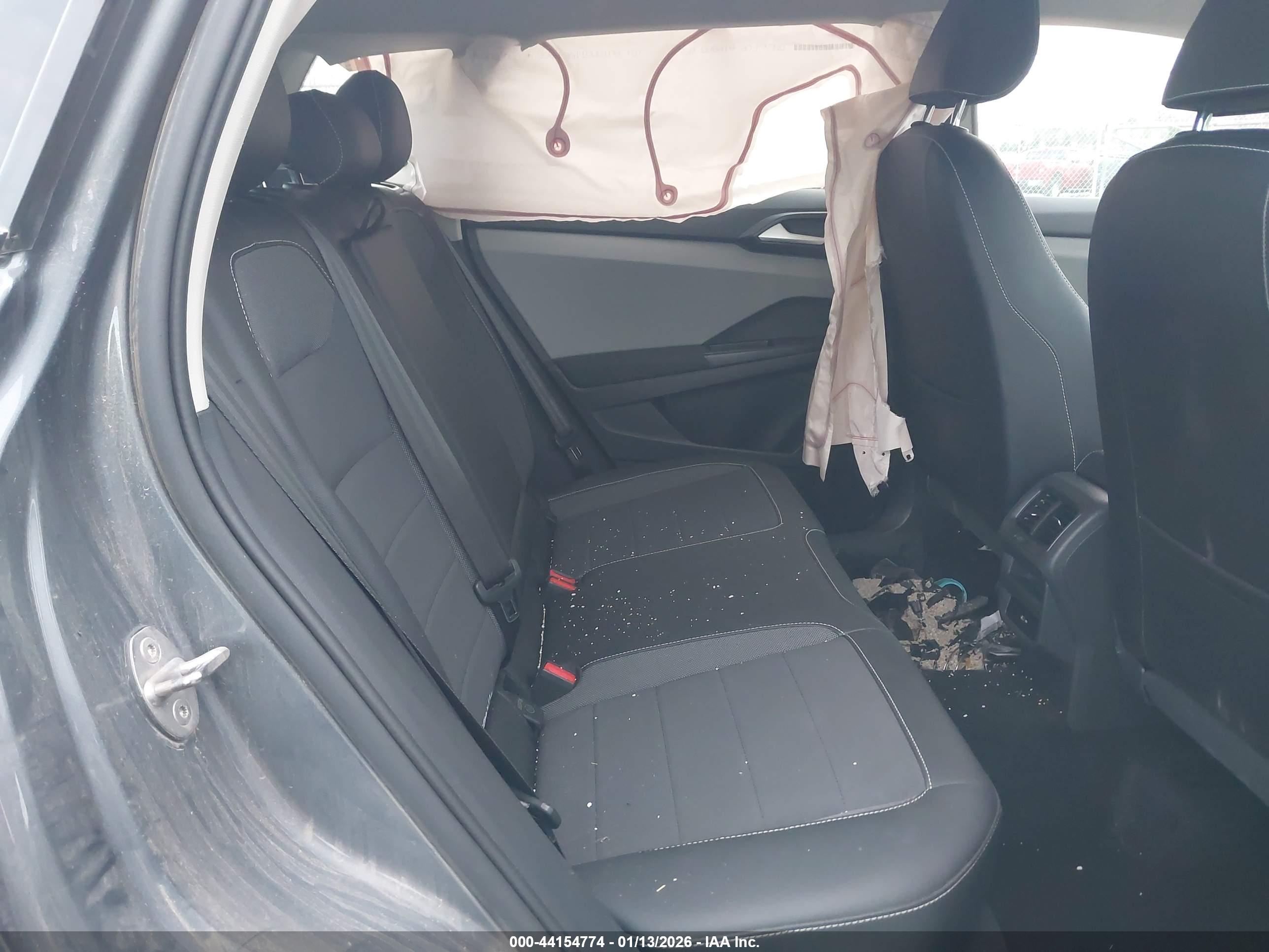VOLKSWAGEN TAOS image 8