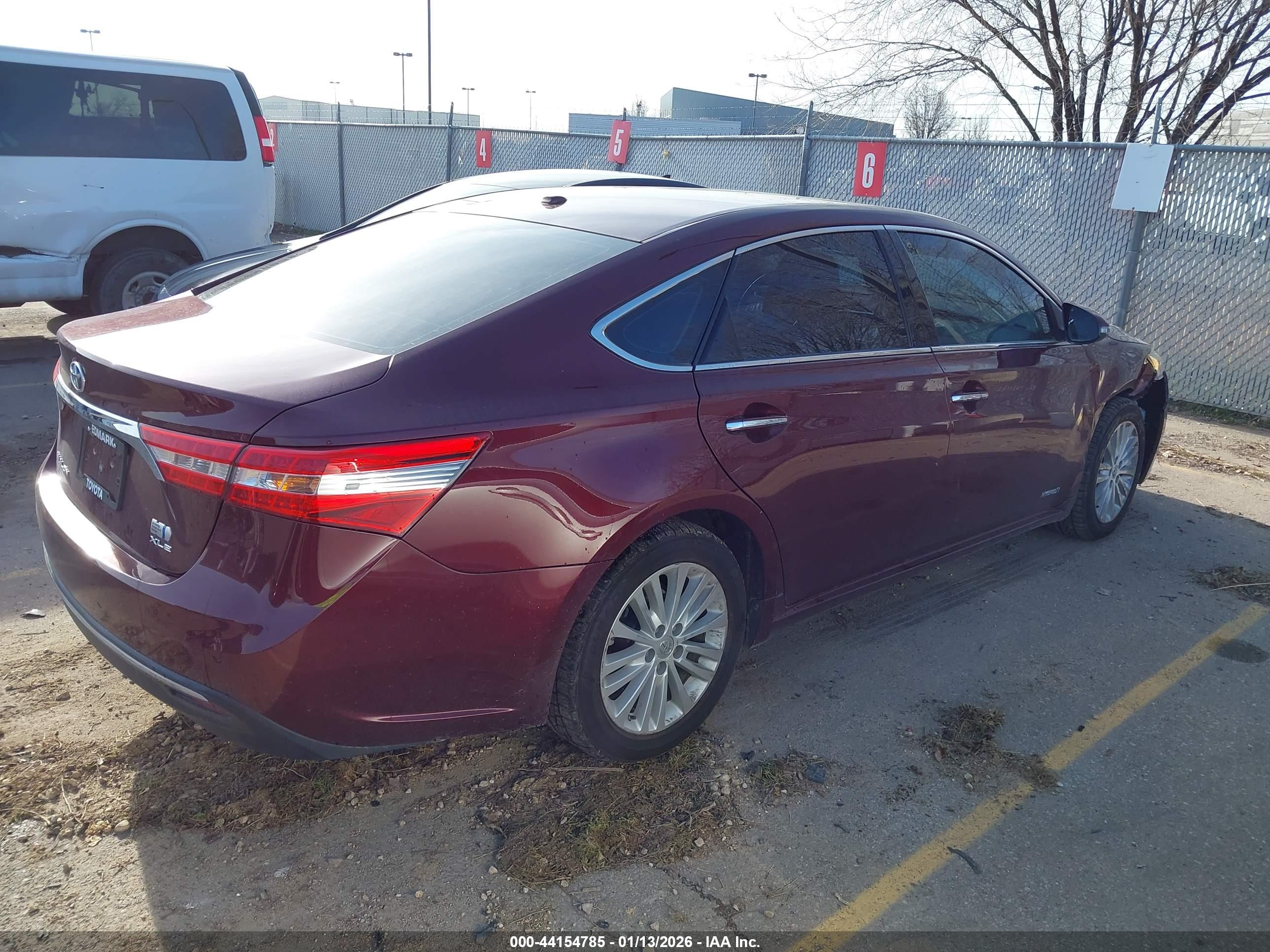 TOYOTA AVALON image 4