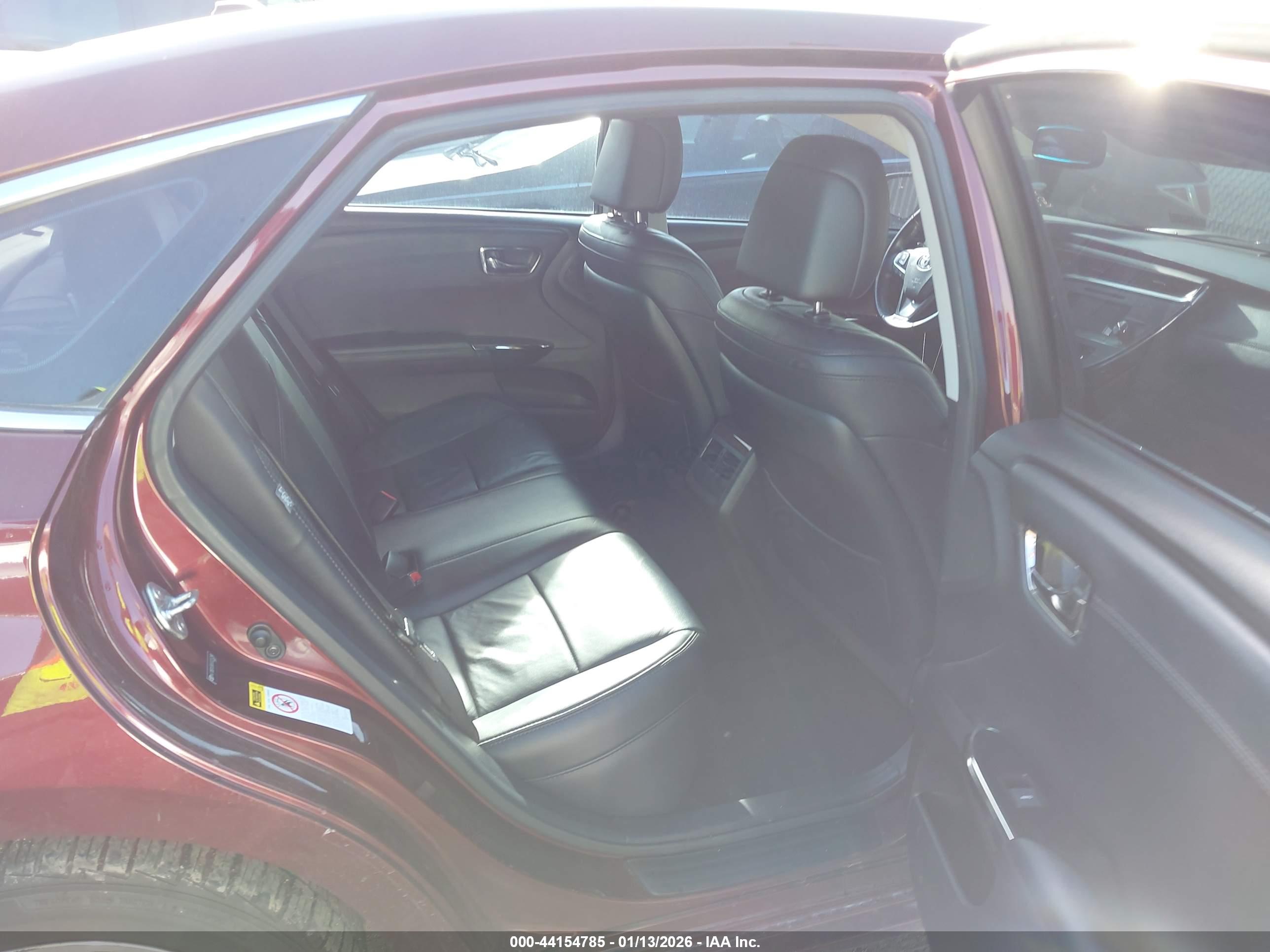 TOYOTA AVALON image 8