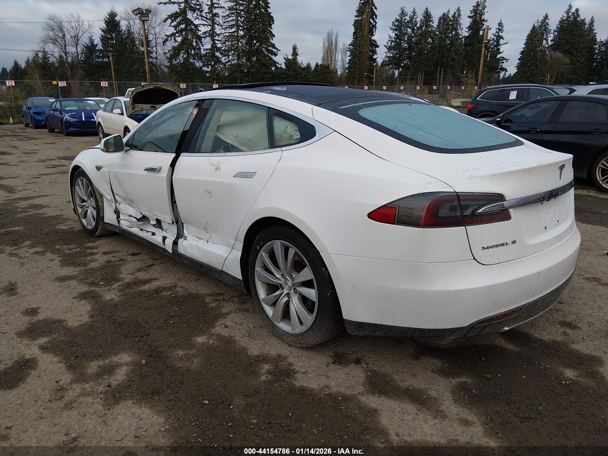 TESLA MODEL image 3