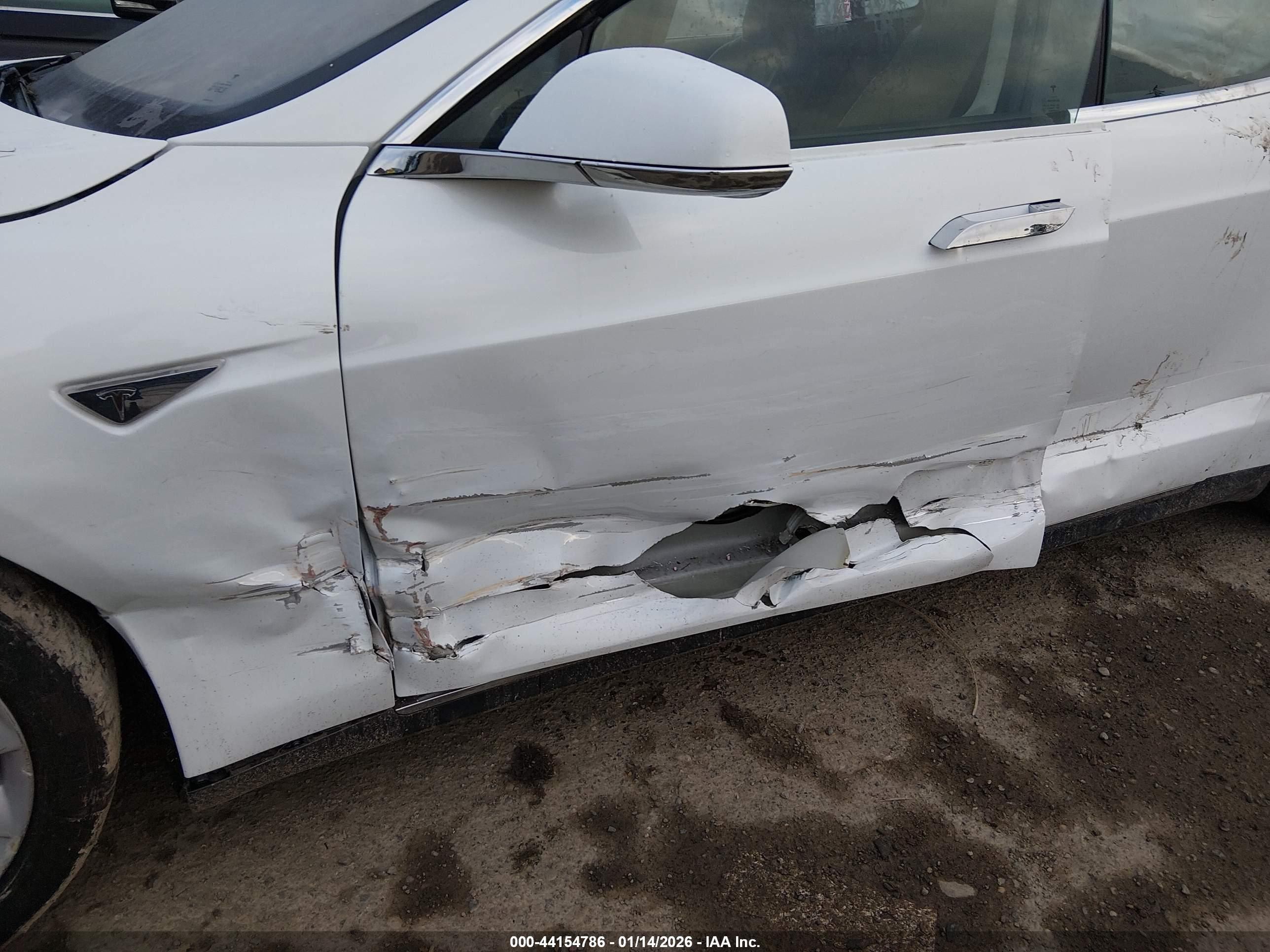 TESLA MODEL image 6