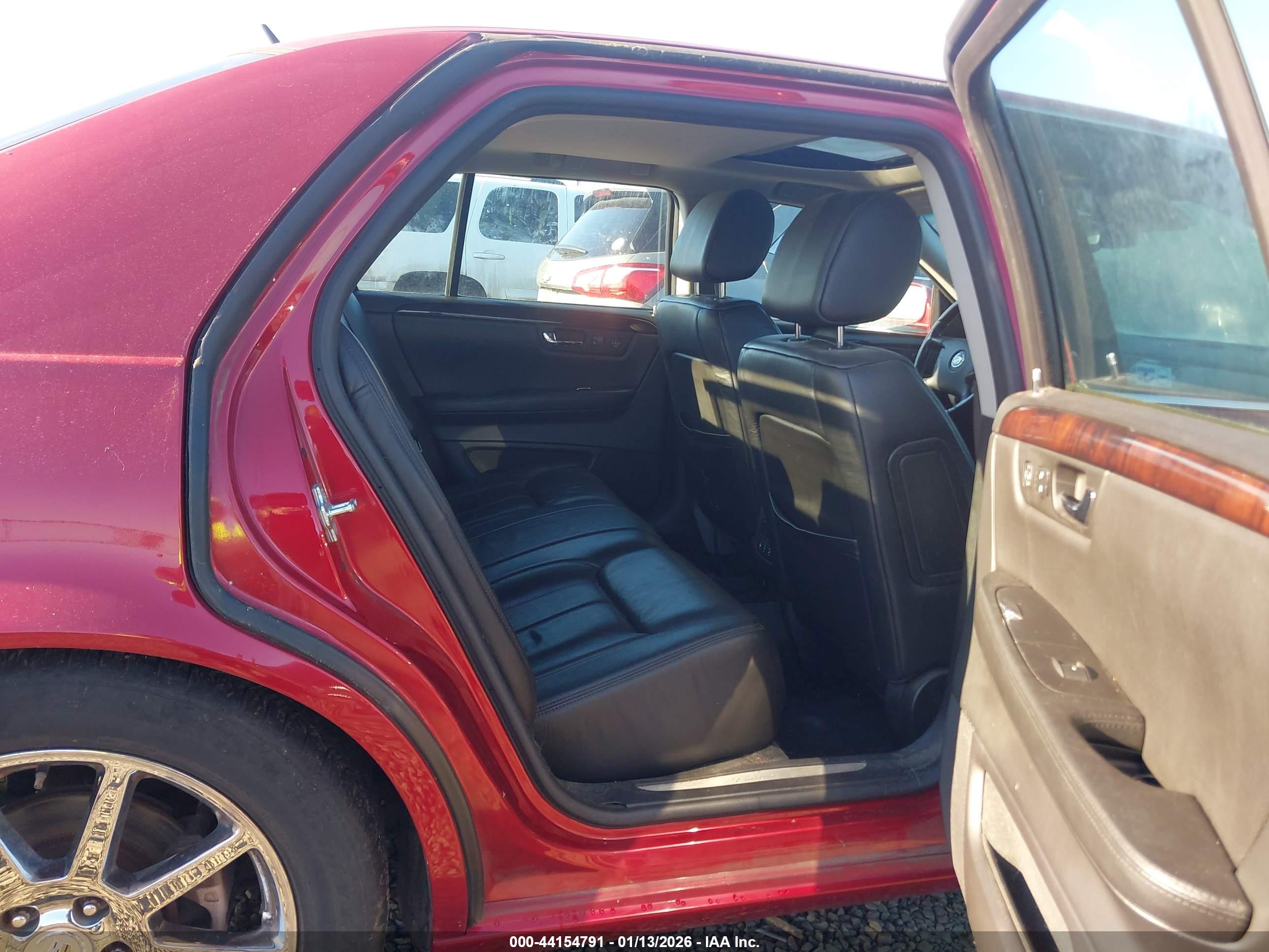 CADILLAC DTS image 8