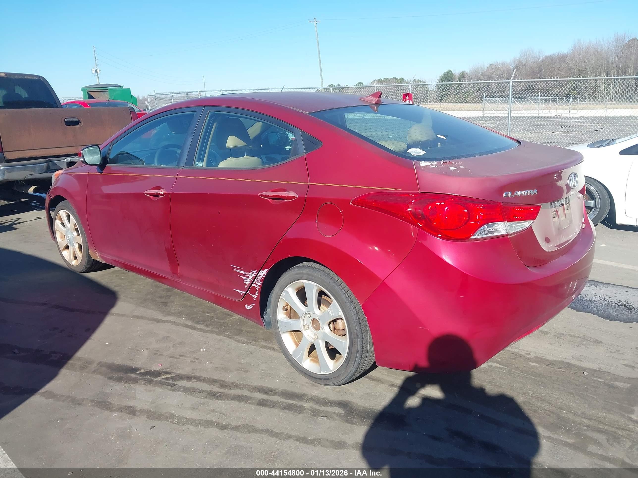 HYUNDAI ELANTRA image 3
