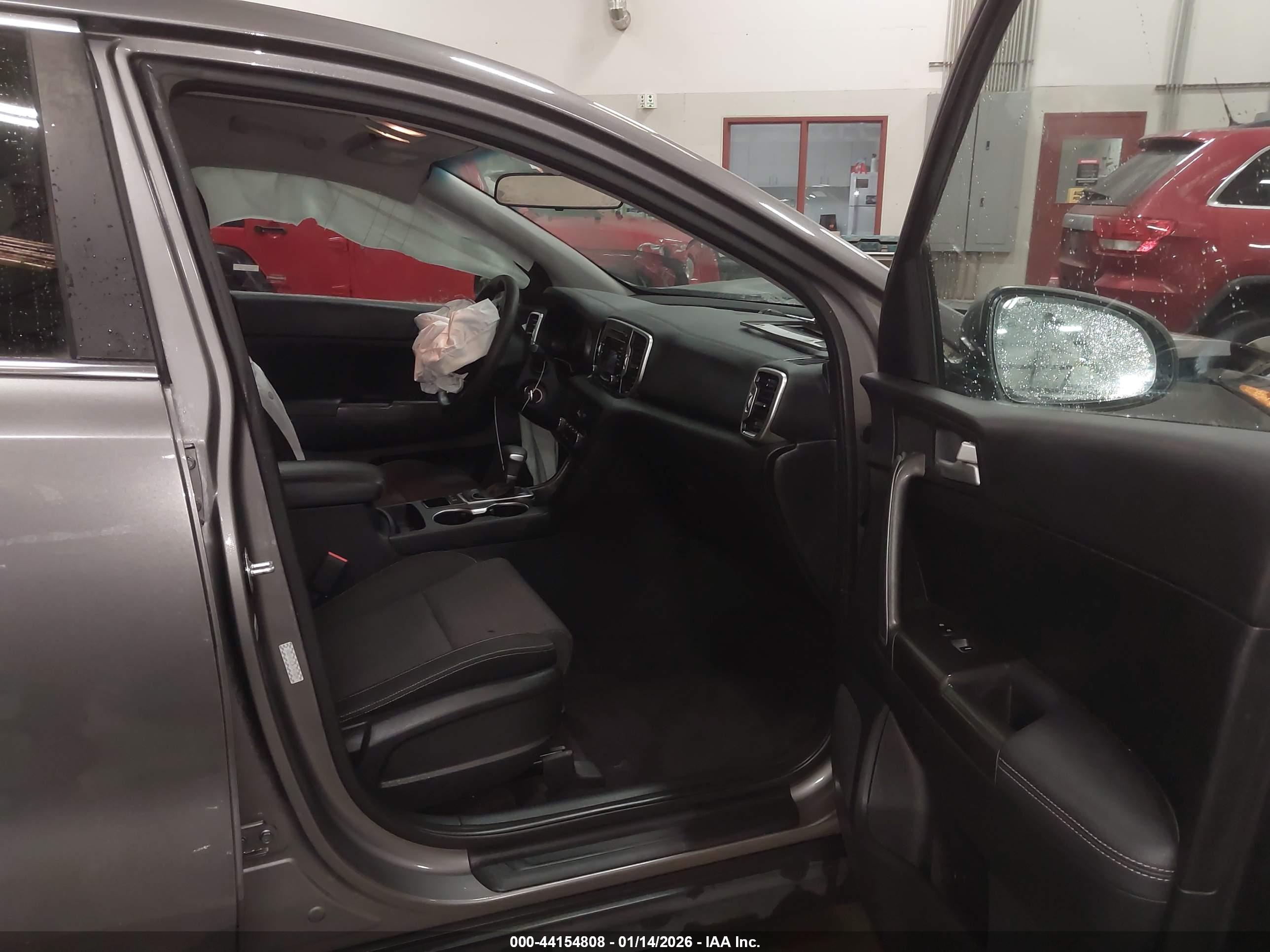 KIA SPORTAGE image 5